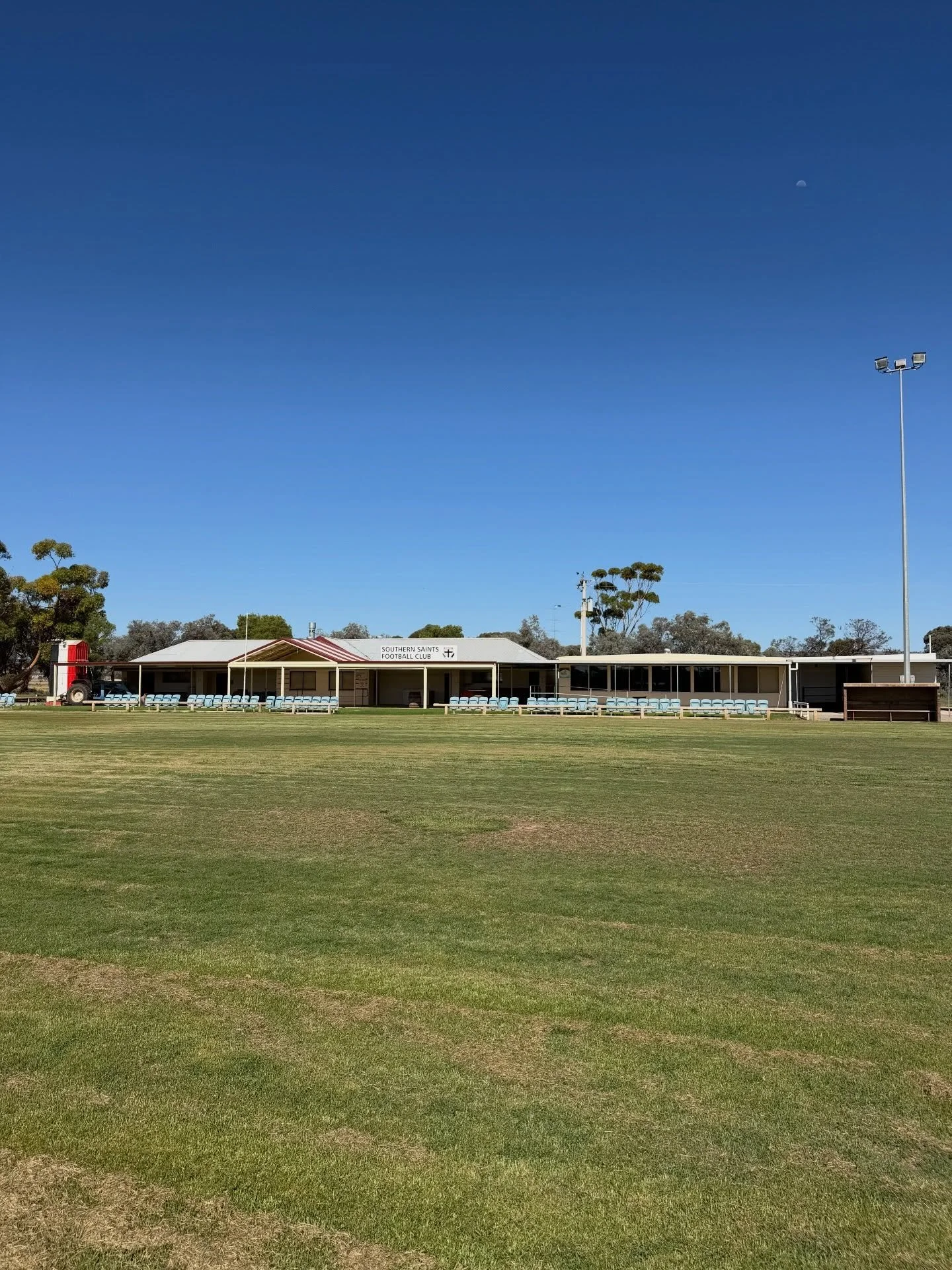 Back where it all started for founder @timschmidt36 🏠 

Robertstown Football Club (Robby Roos) 🦘- played in the Mid Murray Football Association. 

Today, the club is amalgamated with Eudunda Football Club to have formed the Southern Saints and play