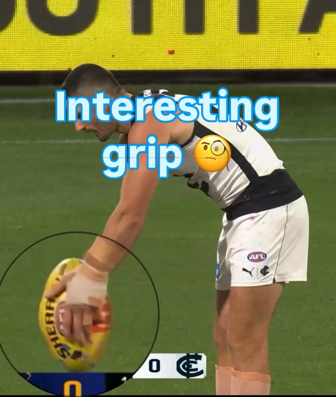 We noticed this straight away when watching @adelaide_fc v @carlton_fc last night. 👀 

This shot was within the first couple minutes of the game and we saw how close Marc Pittonet&rsquo;s fingers were on the ball. Now, this is the non-guiding hand, 