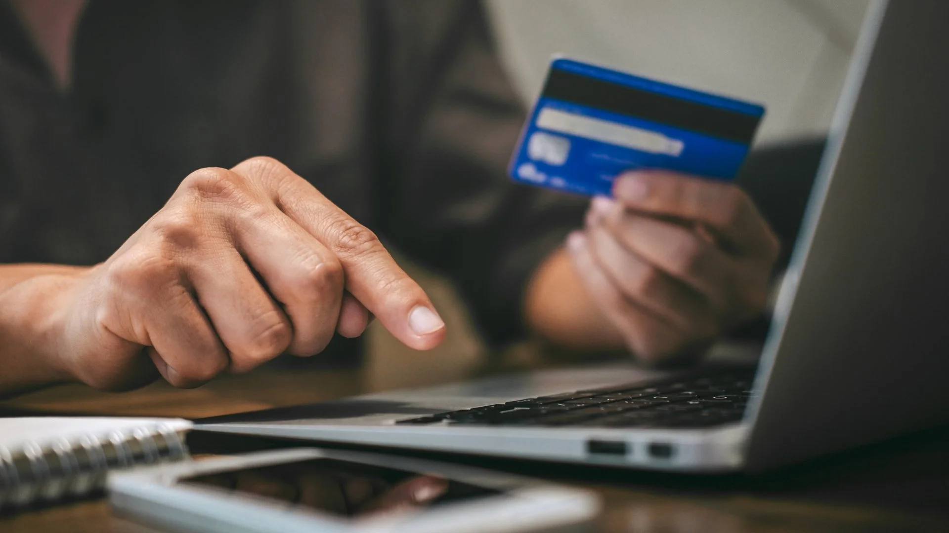 The Credit Card Trap: Facts & Strategies for Smarter Spending in Singapore