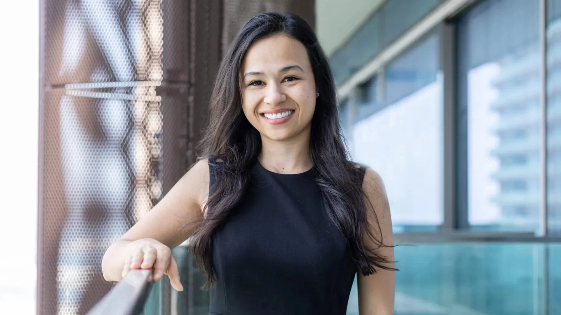 Money Lawyer Erika (Erika Kullberg) confidently explaining a money-saving tip directly to the camera.