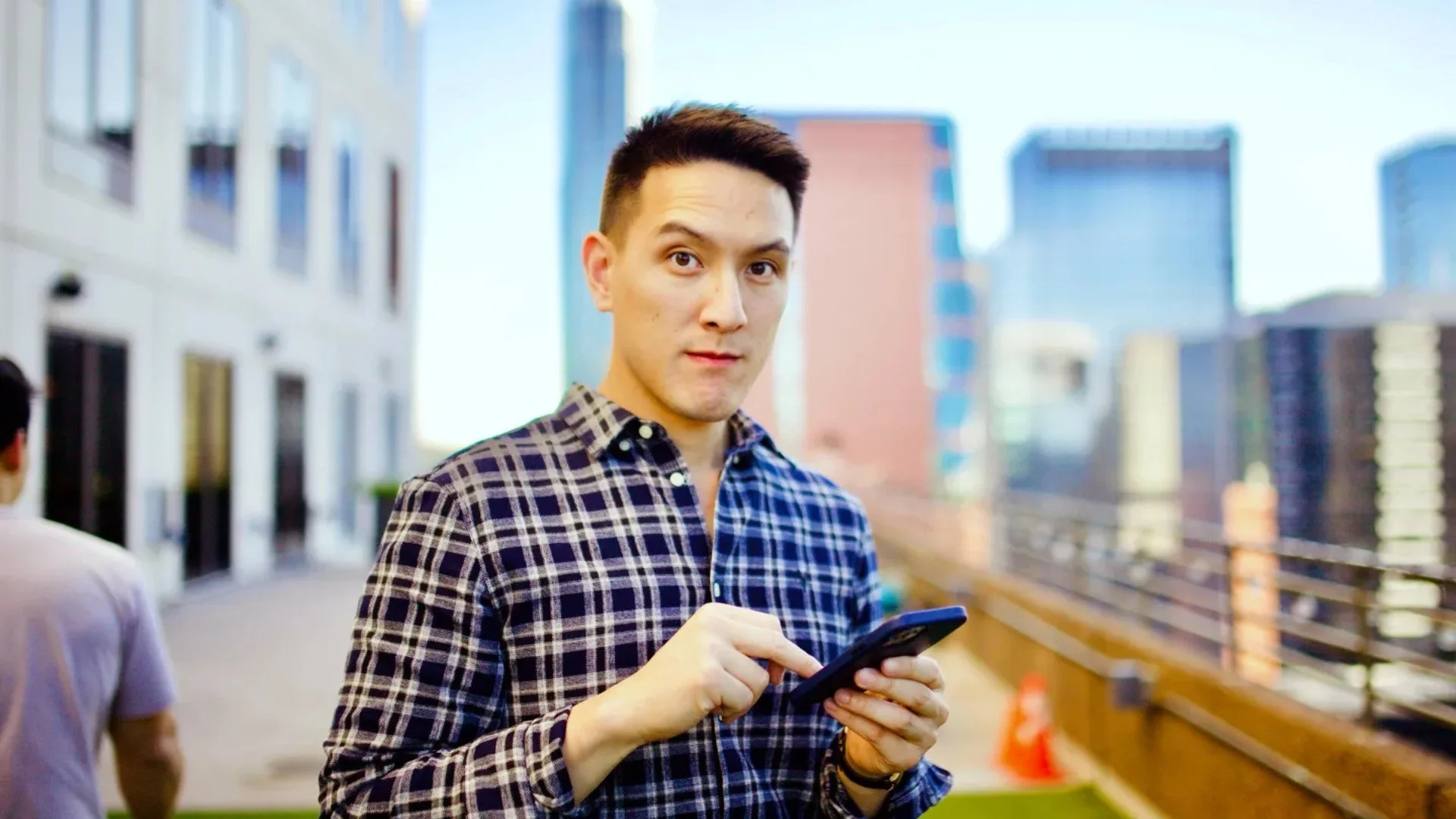 Humphrey Yang (humphreytalks) using a whiteboard to simplify complex investment concepts on TikTok.