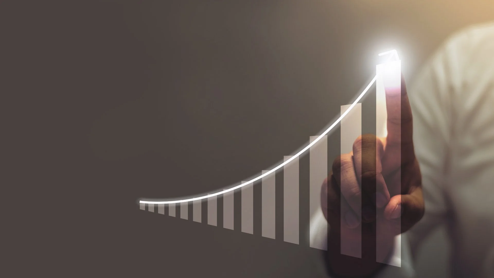 A line graph illustrating potential investment growth in the Singapore market for expats.