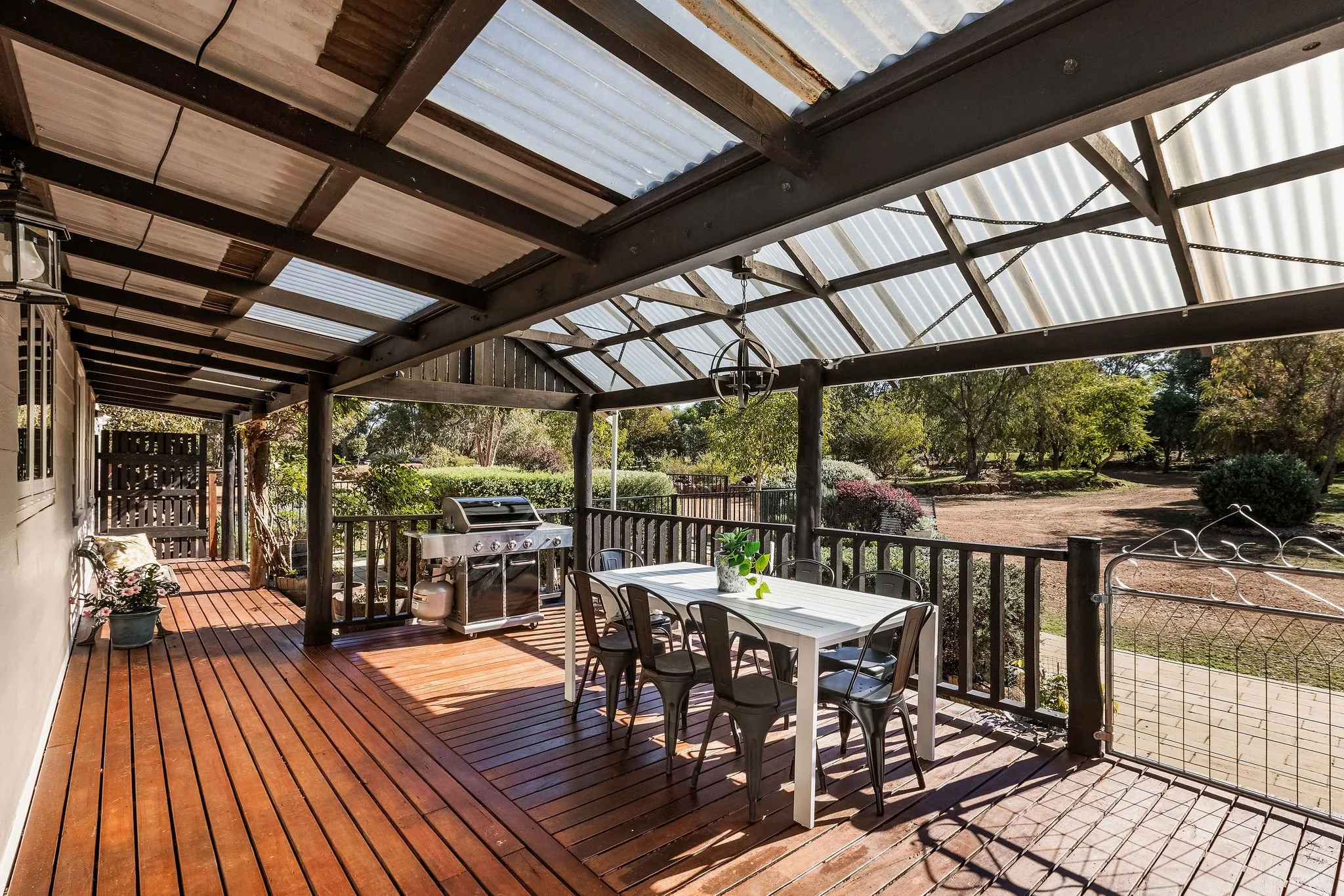 Lochinvar22_Alfresco_Dining-1.jpg