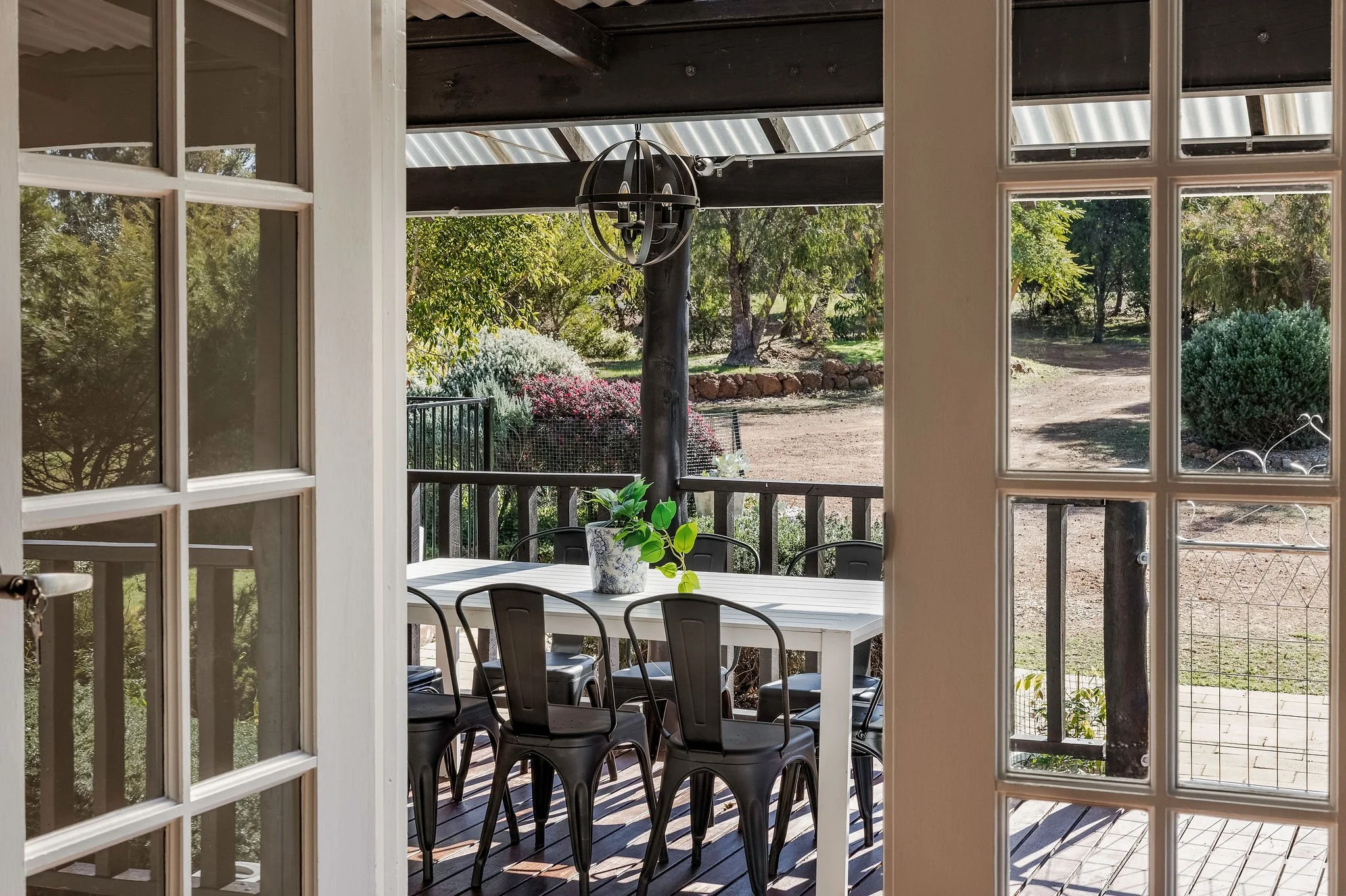 Lochinvar22_Alfresco_Dining-2.jpg
