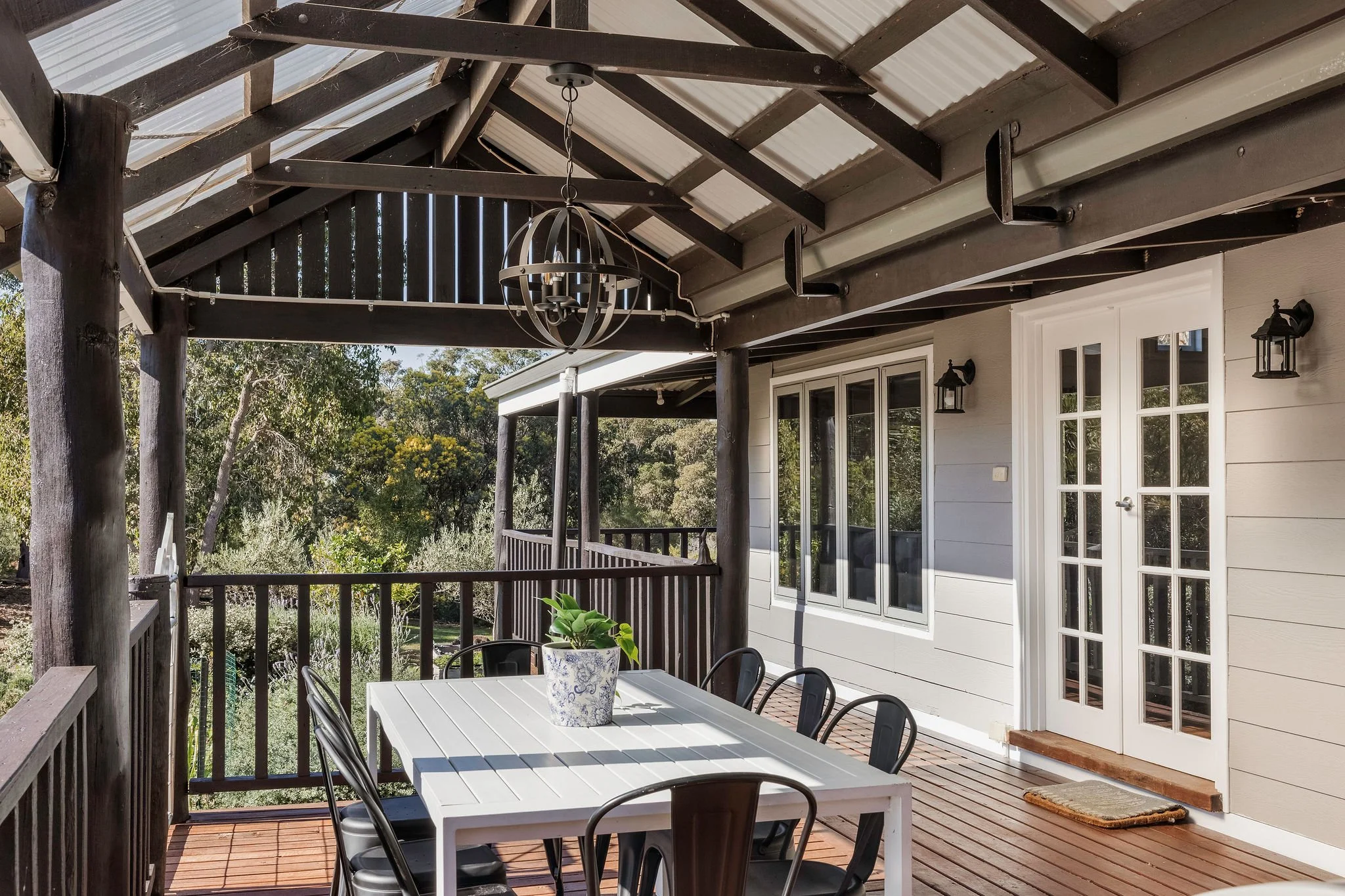 Lochinvar22_Alfresco_Dining-5.jpg