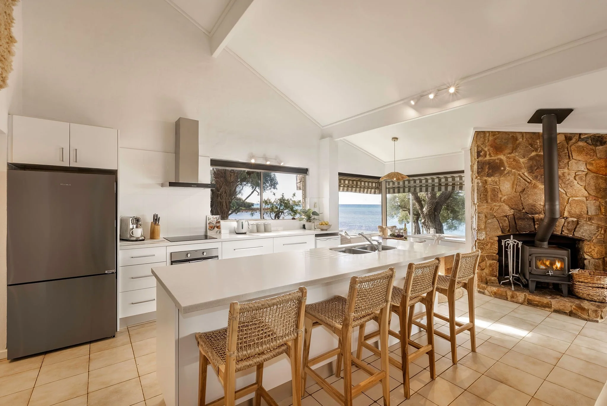 Bayview70a_Shoot2_Kitchen-2.jpg