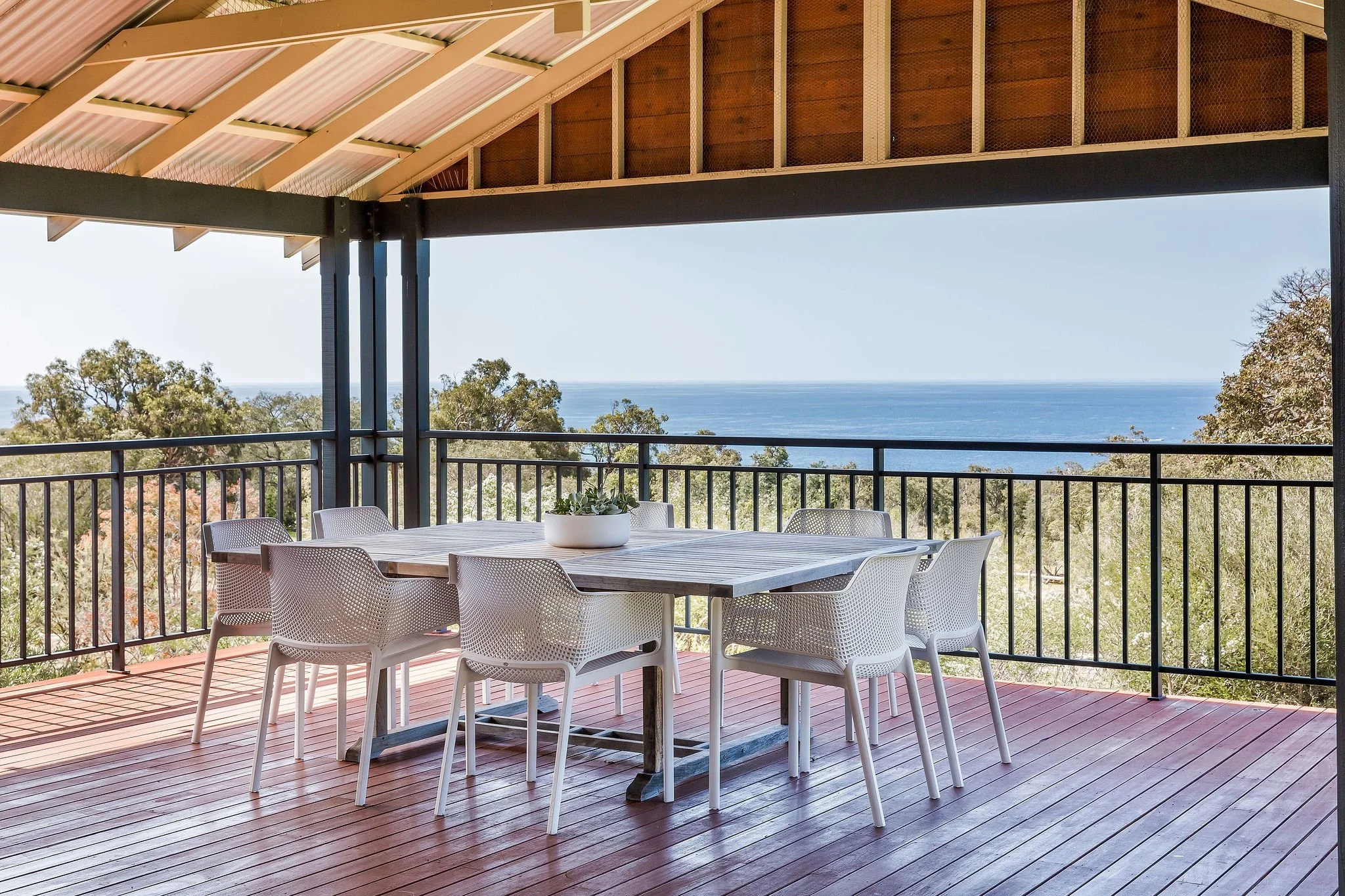 Seaview19_Alfresco_Upstairs-2.jpg