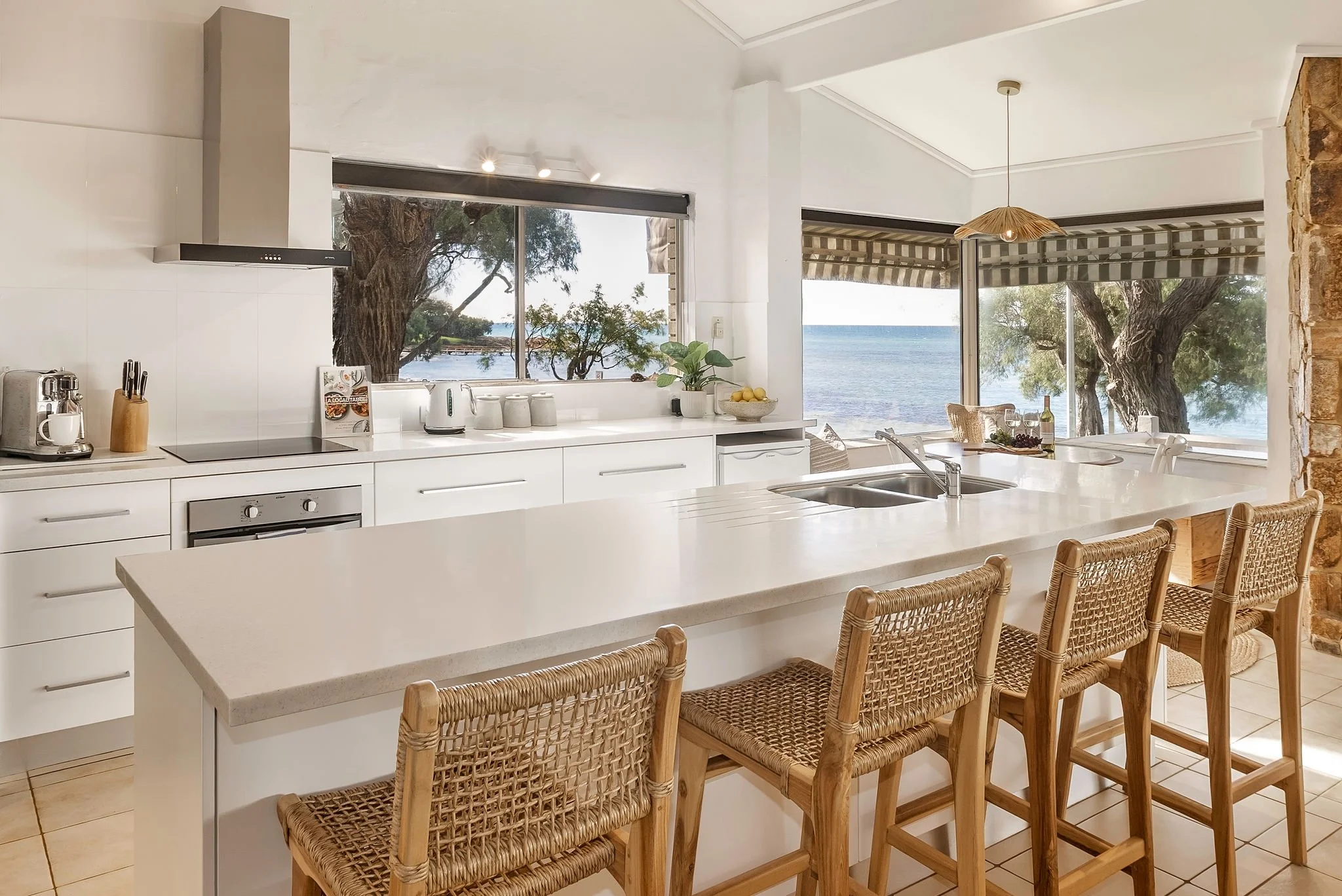 Bayview70a_Shoot2_Kitchen-3.jpg