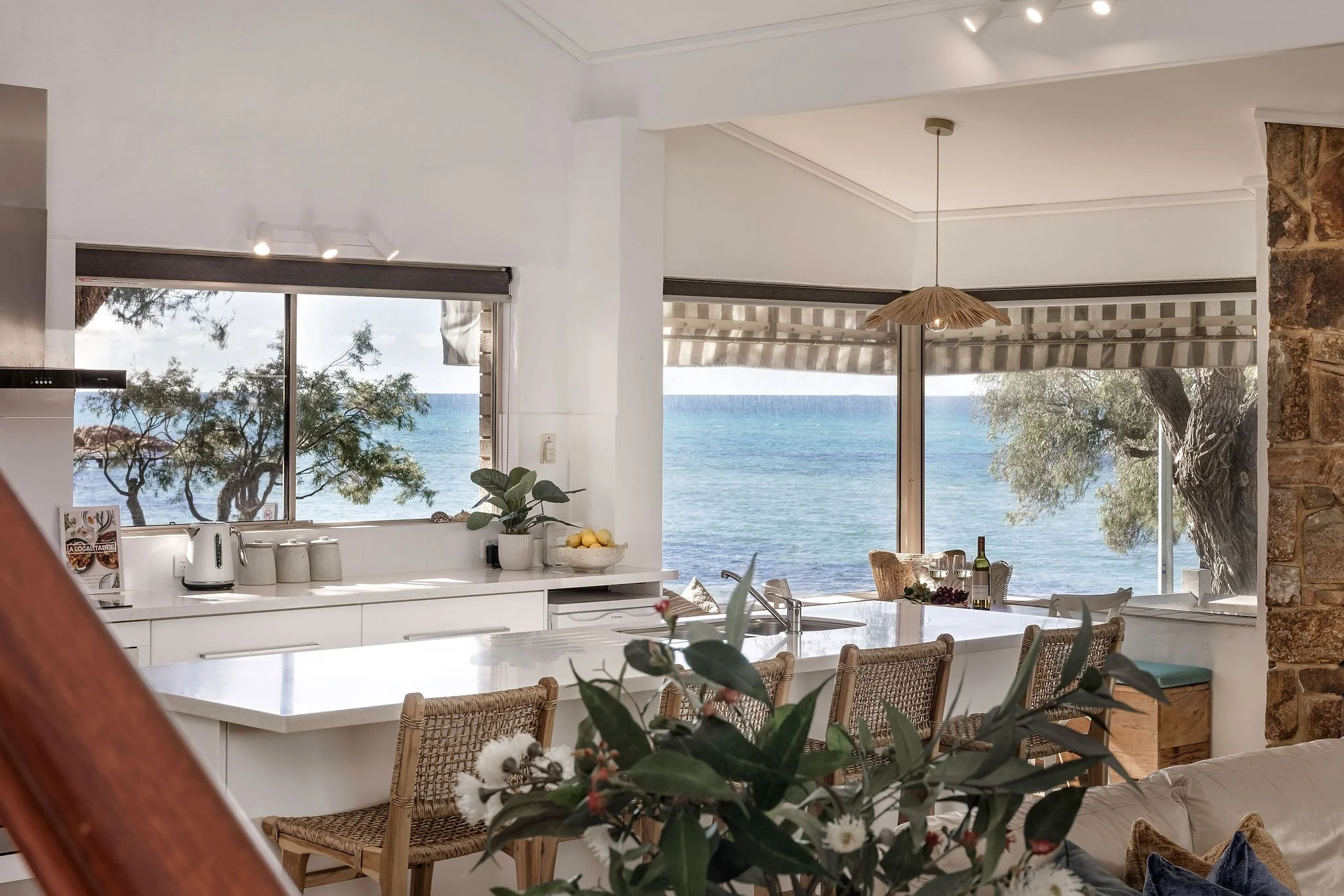 Bayview70a_Shoot2_View_Kitchen--1.jpg