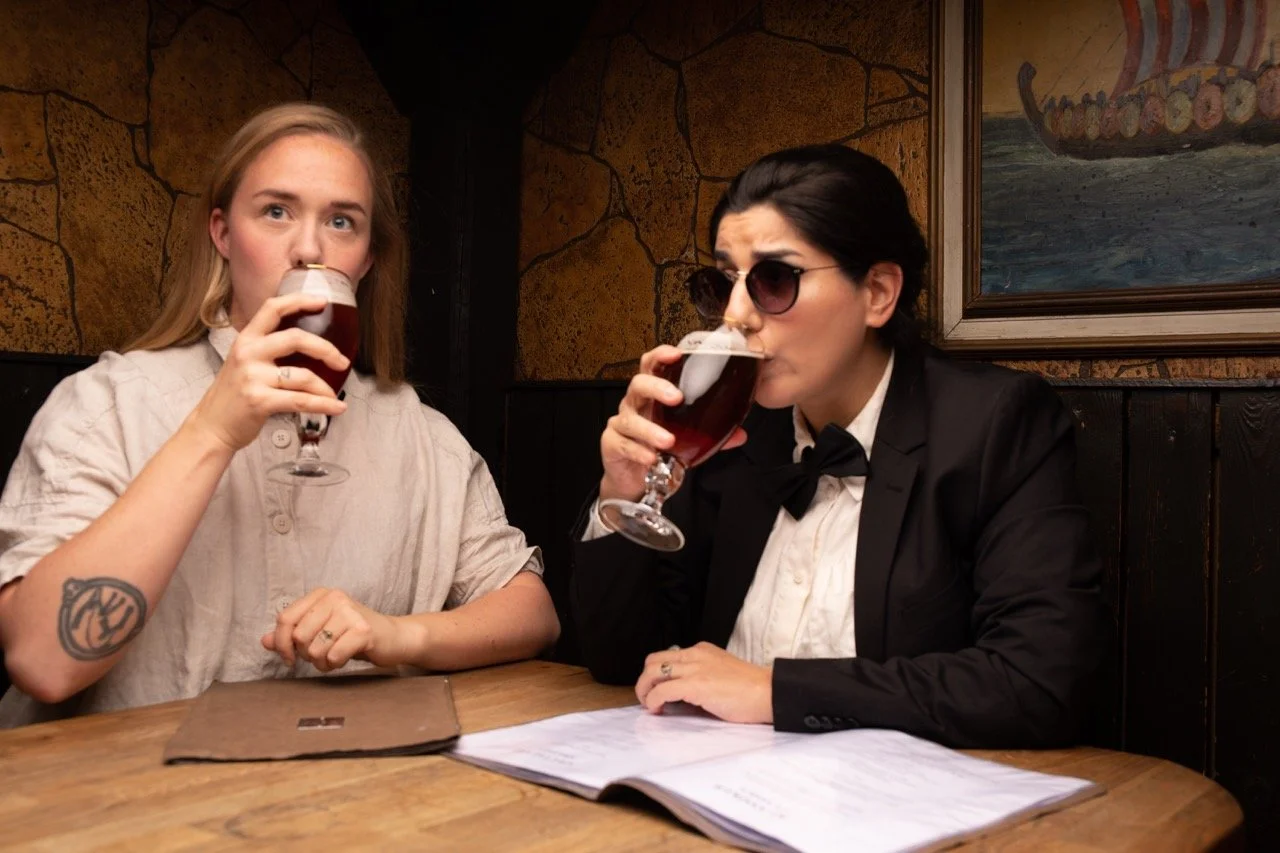 En tidig afton med Dilan och Moa. I loungen