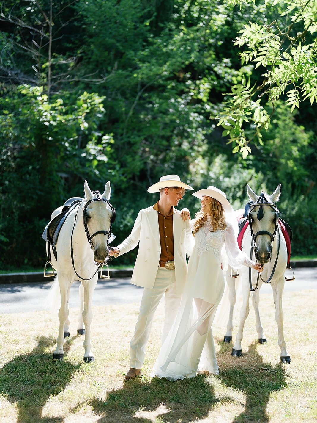 Is there a more stylish couple??? 

Photos by @bertpalmer taken @themanor_house 

#themanor_house #castlecombe #castlecombewedding #wiltshirewedding #wilshireflorist #cotswoldwedding #cotswoldflorist 

Castle Combe | Castle Combe Wedding | Wiltshire 