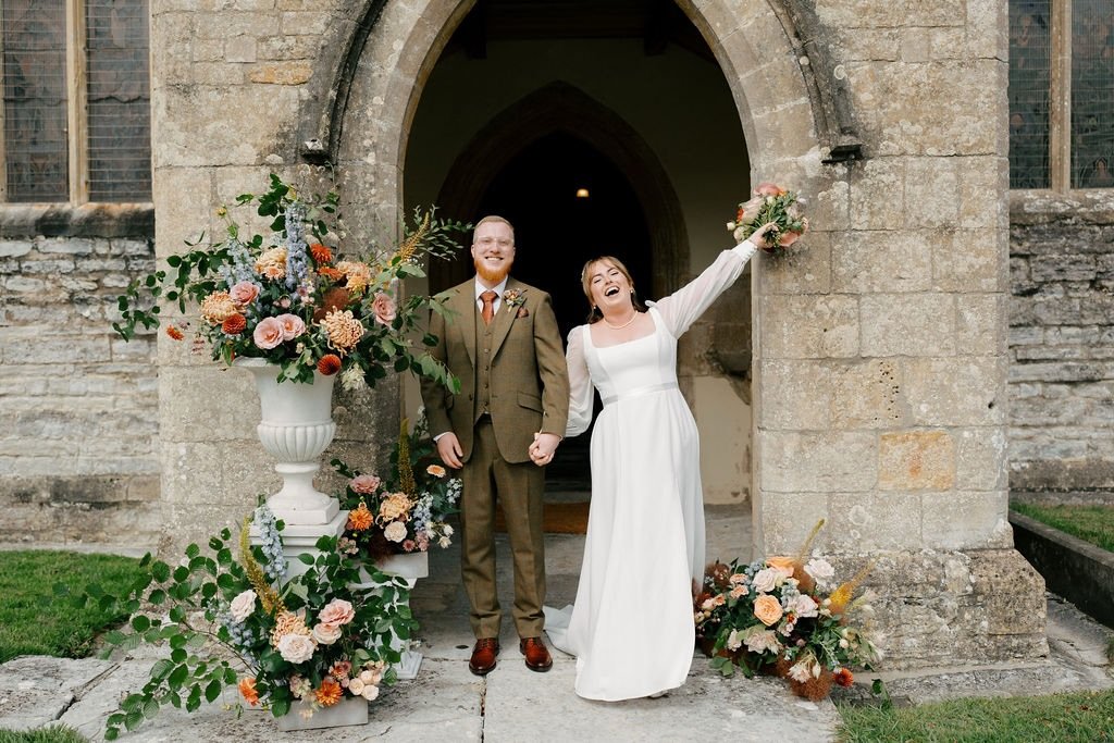 I love this carefree moment surrounded by the most stunning colours captured beautifully by @amysampsonphoto at Pennard church 

#pennardhouse #pennardhousewedding #churchflowers #somersetflorist #bathflorist