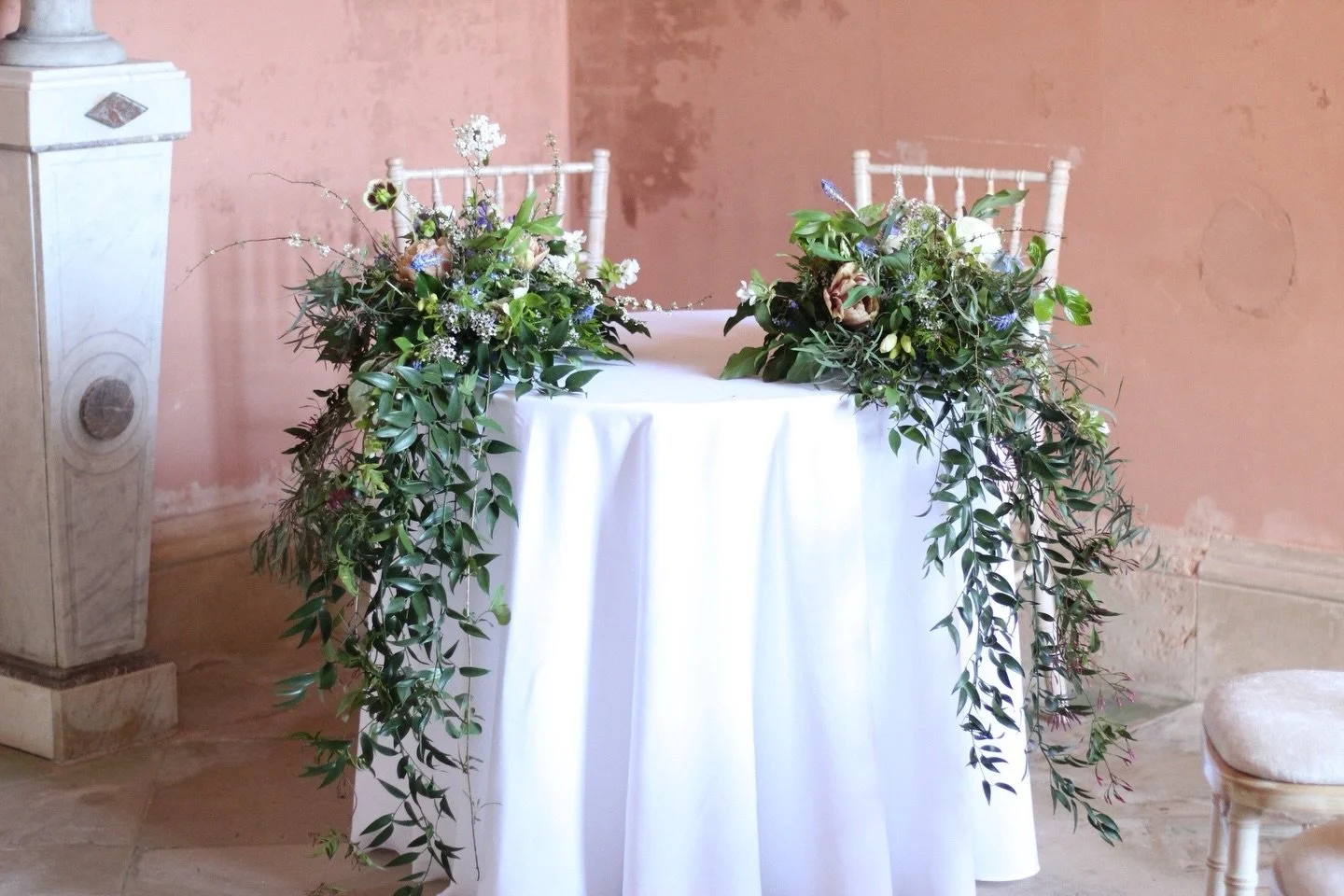 The most beautiful backdrop @ntstourhead for tumbling waterfalls of foliage 

#ntstourhead #stourheadwedding #wiltshireflorist #somersetflorist #wiltshirewedding