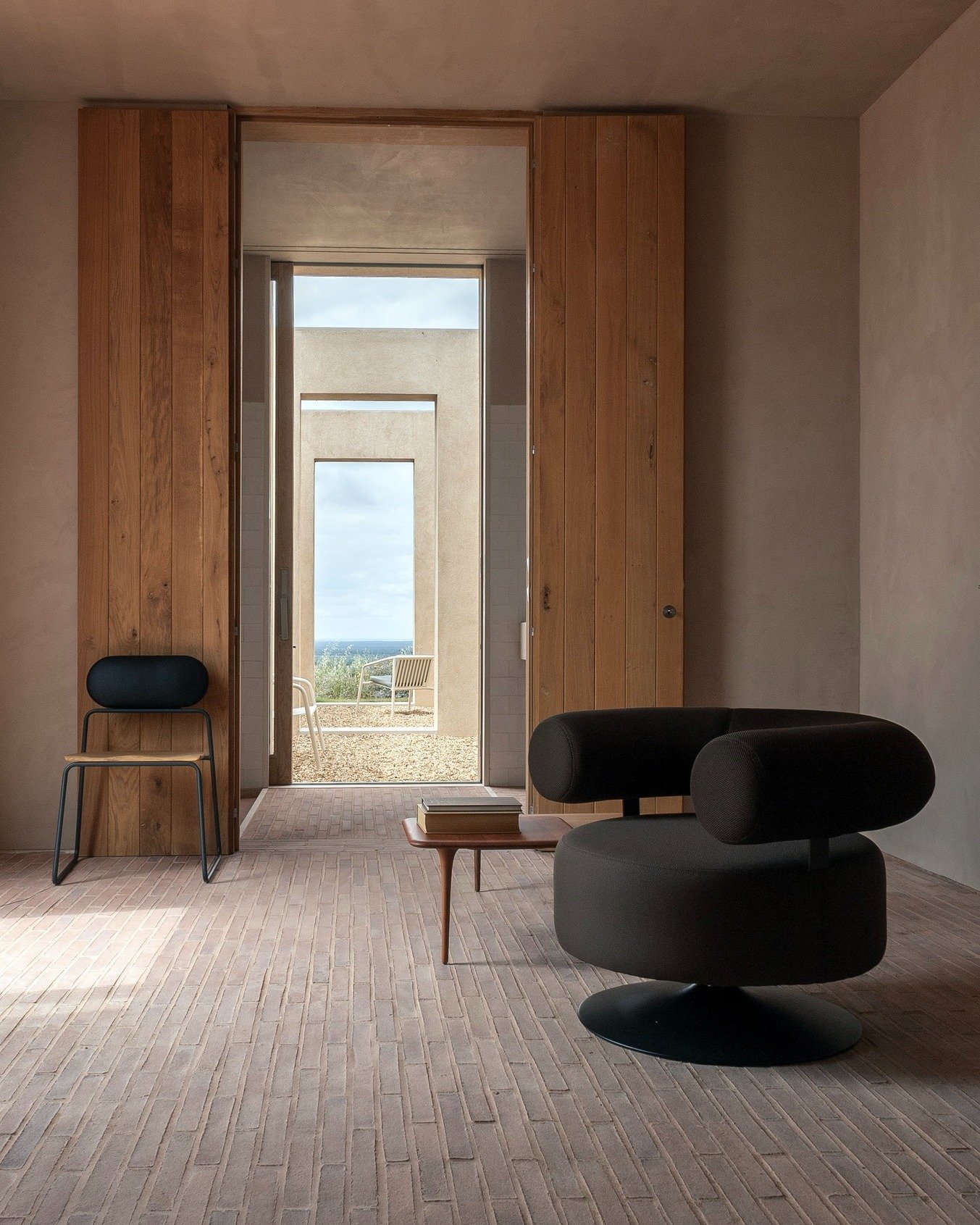 Commissioned in 2019, Gomo by @marco_sousasantos  invites a lively 360&ordm; conversation with its rotating, centered leg. Upholstered in vibrant Gabriel Fabrics, its circular form recalls the allure of a 1930s cabaret pin-up seat&mdash;a spirited no