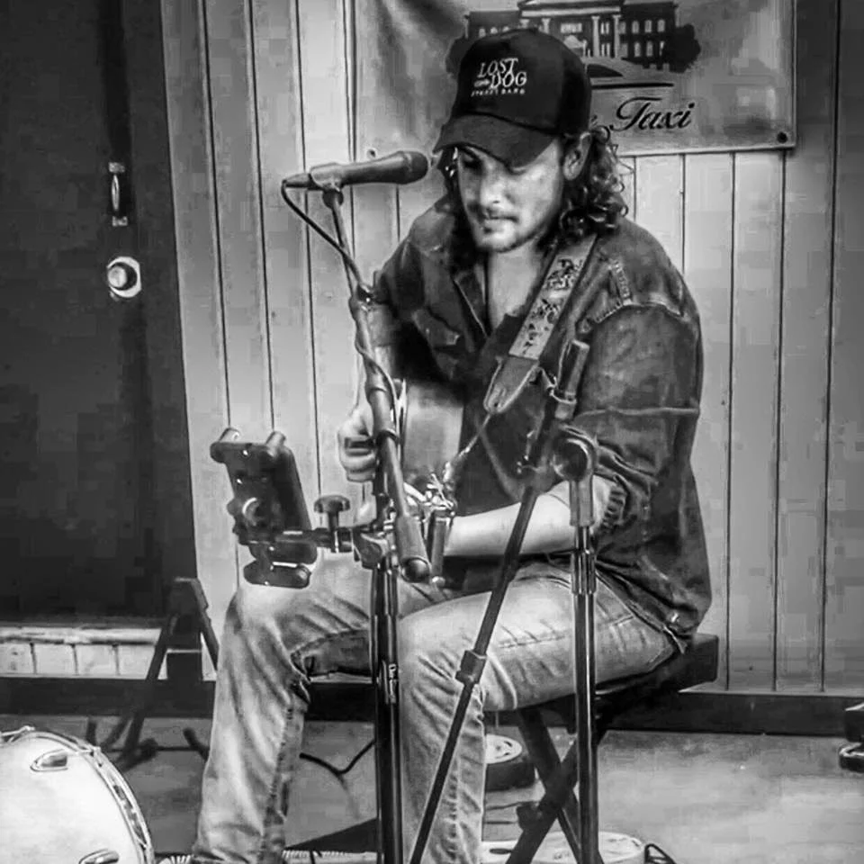 Hunter Wainscott Returns to The Neon Bison