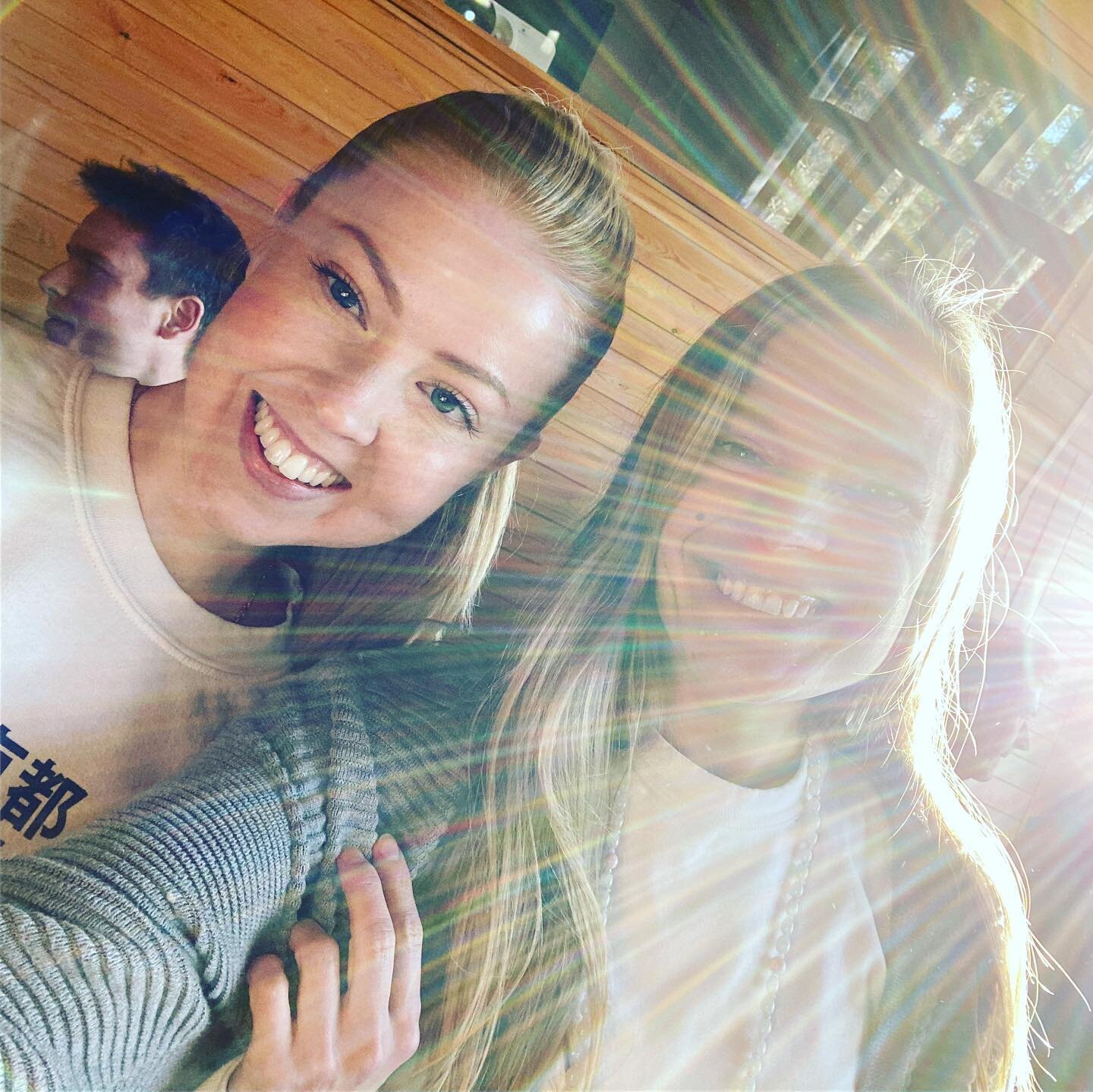 We seriously had the best day ever👯&zwj;♀️ Thanks for the laughs and making it happen @milliandabe @ollisovijarvi .
.
.
#biohackingsummit #optimizeyourday #lovelypeople #inspiration #sun #sauna #awesomefood #grateful