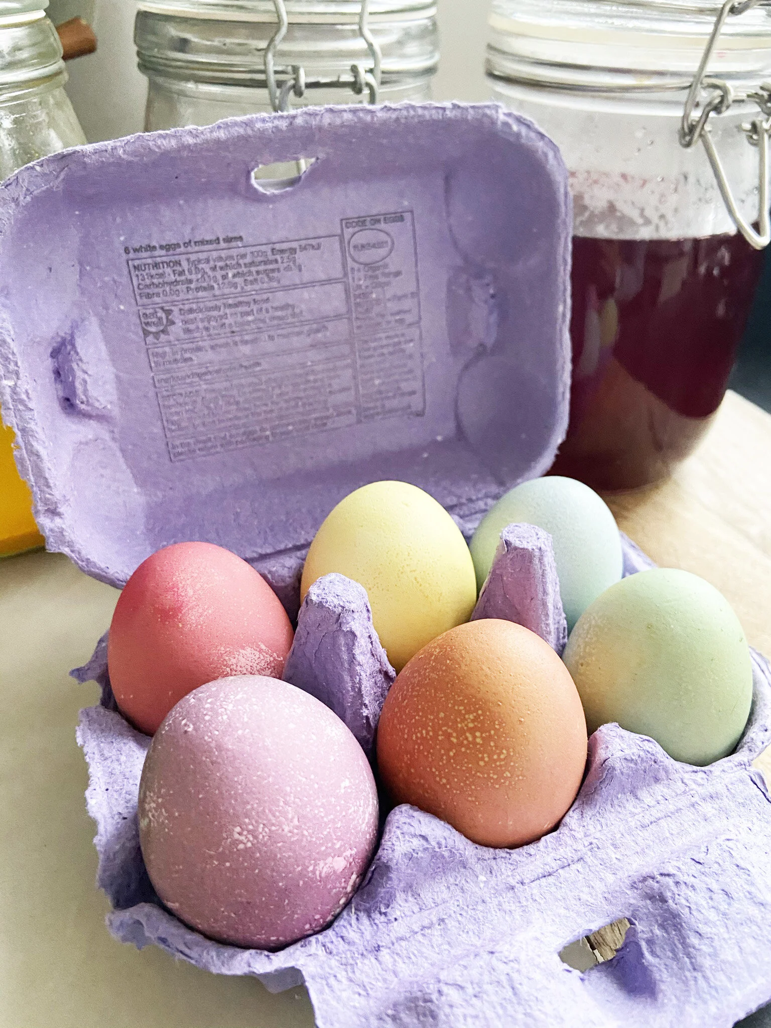 How to Colour Eggs with Natural dyes