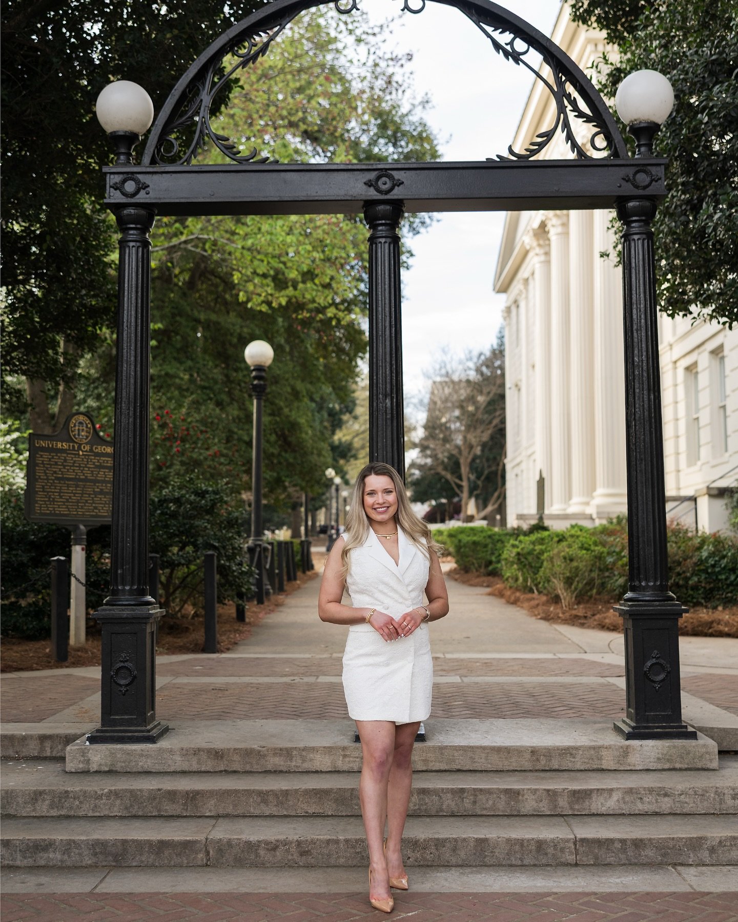 Happy Graduation day to all the @universityofga graduates!🎓 
 
So grateful I get to capture photos like these at my alma mater! (Especially of the beautiful @sarammcmullan !)
