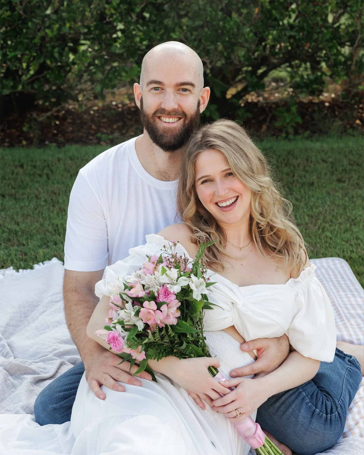 What a beautiful way to find out you&rsquo;re having a baby girl 🌷🌸
Right after this session, I got in my car and All-American Girl by Carrie Underwood was playing. I immediately called Hannah to tell her. What are the chances? They find out they&r