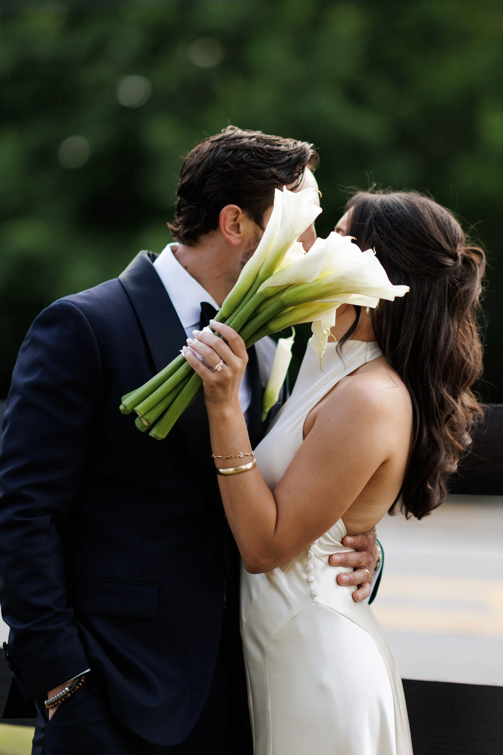 Bouquet Kiss | Milton, GA Wedding