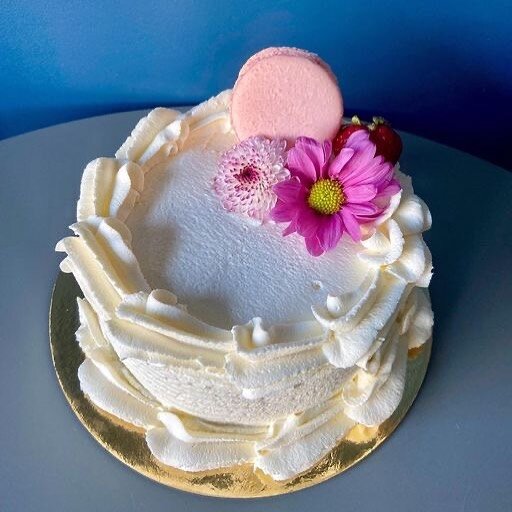 A sweet treat for mom! 
6&rdquo; Raspberry White Chocolate Cake
2 layers of white sponge, filled with white chocolate mousse and raspberries &hearts;️
Available this Friday and Saturday, call or stop by to preorder (250) 924-8696
#wildpoppymarket #th