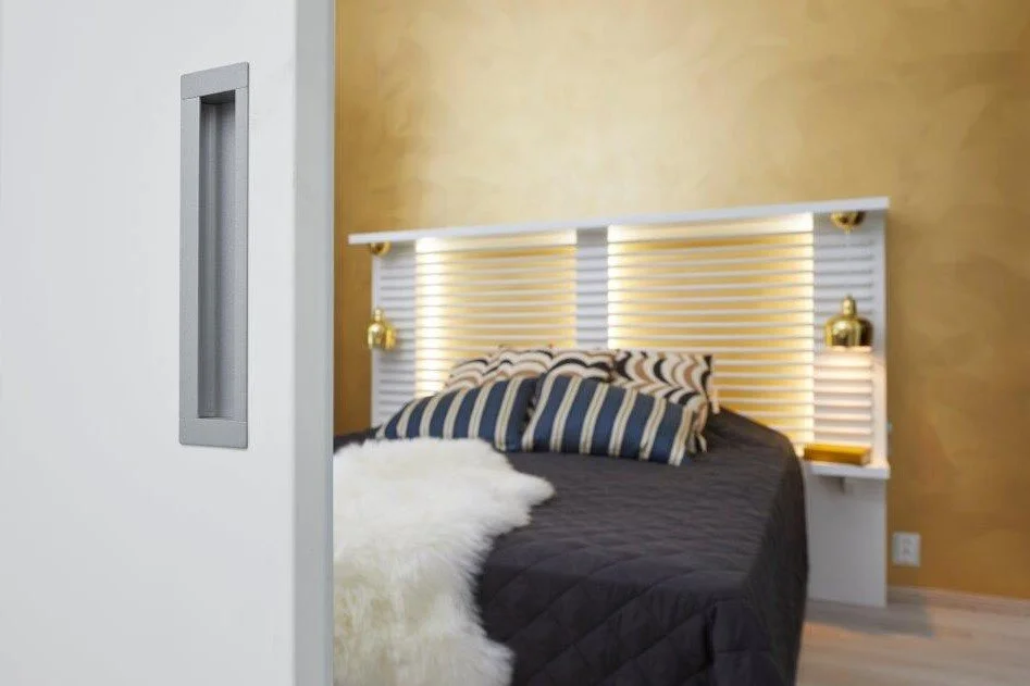 Liune Door D16 MH.jpg