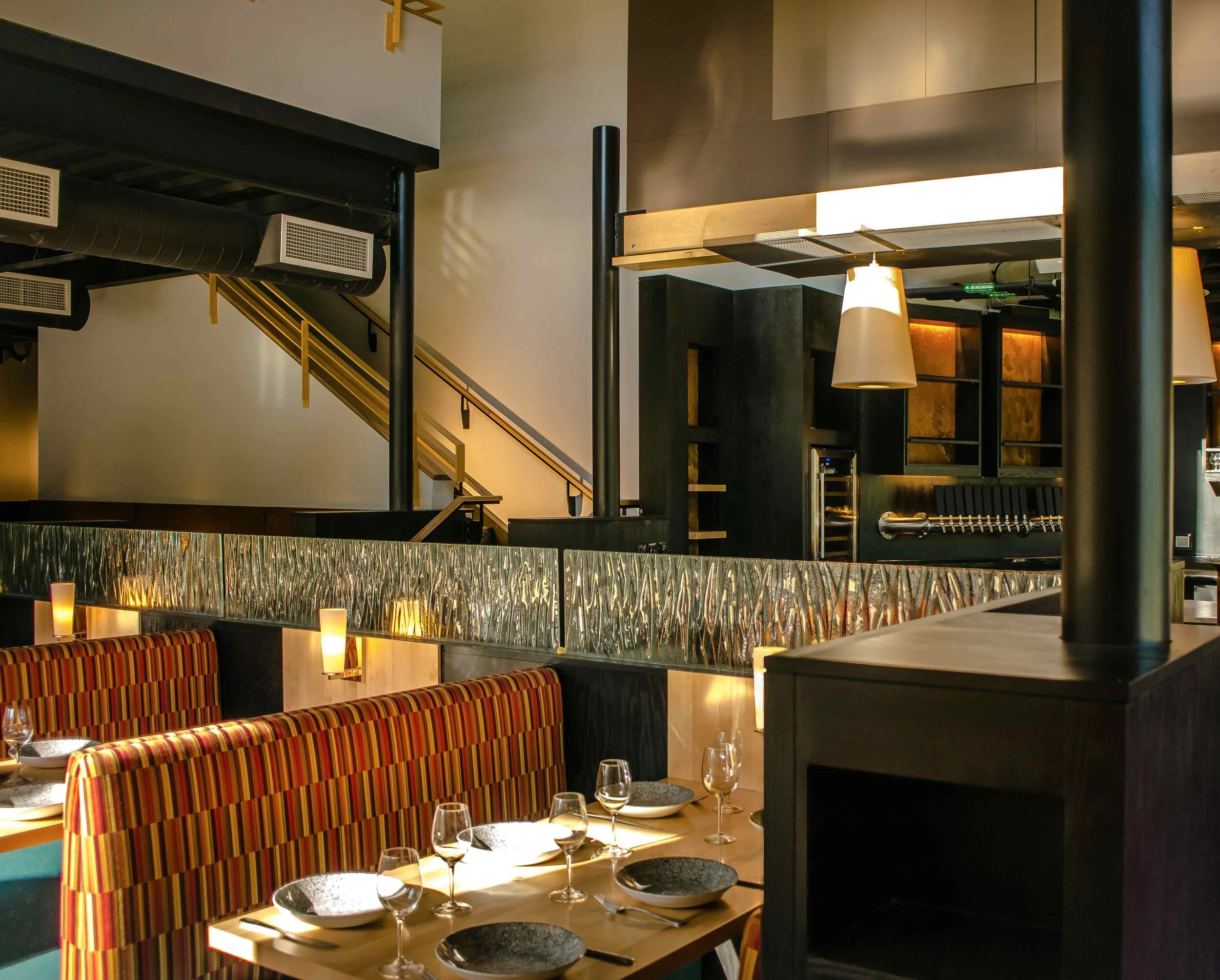 6-top booth