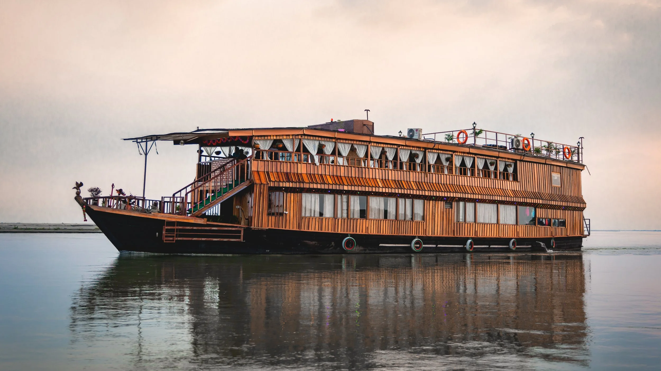 Brahmaputra Pearl Houseboat