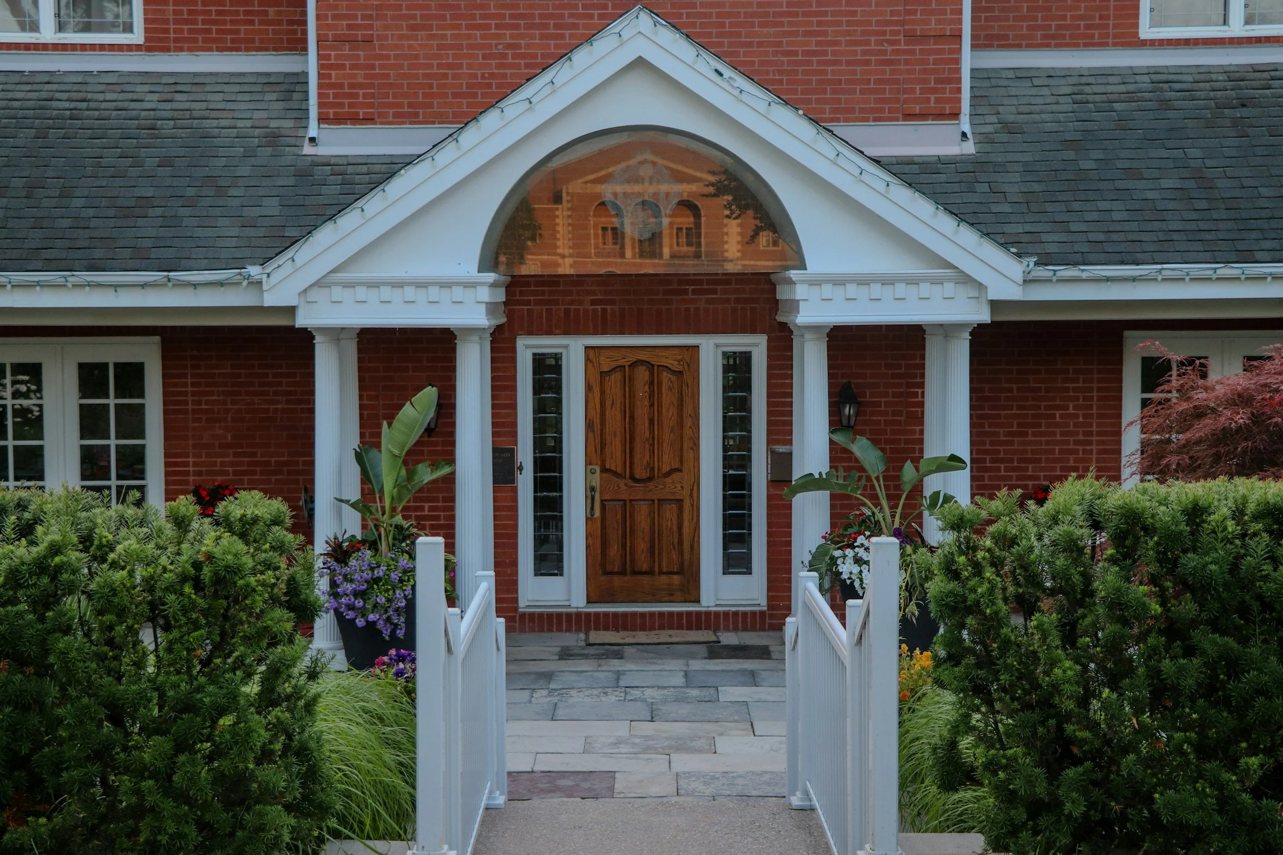 inviting entryway up to the front door