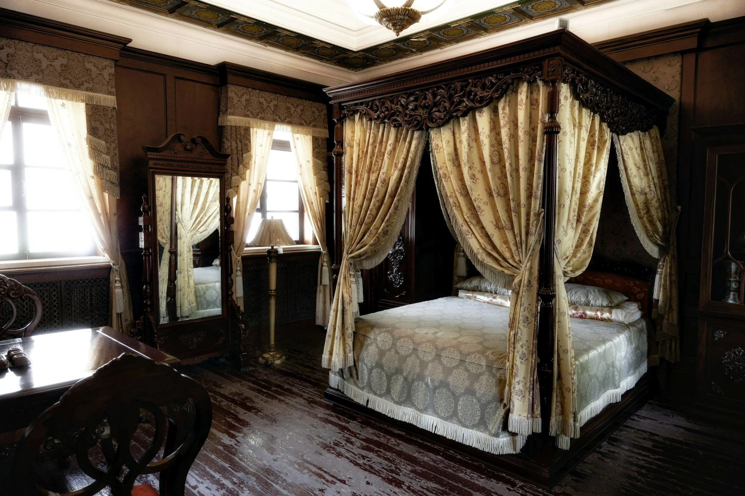 interior design personality style, classic dramatic, Hollywood Regency