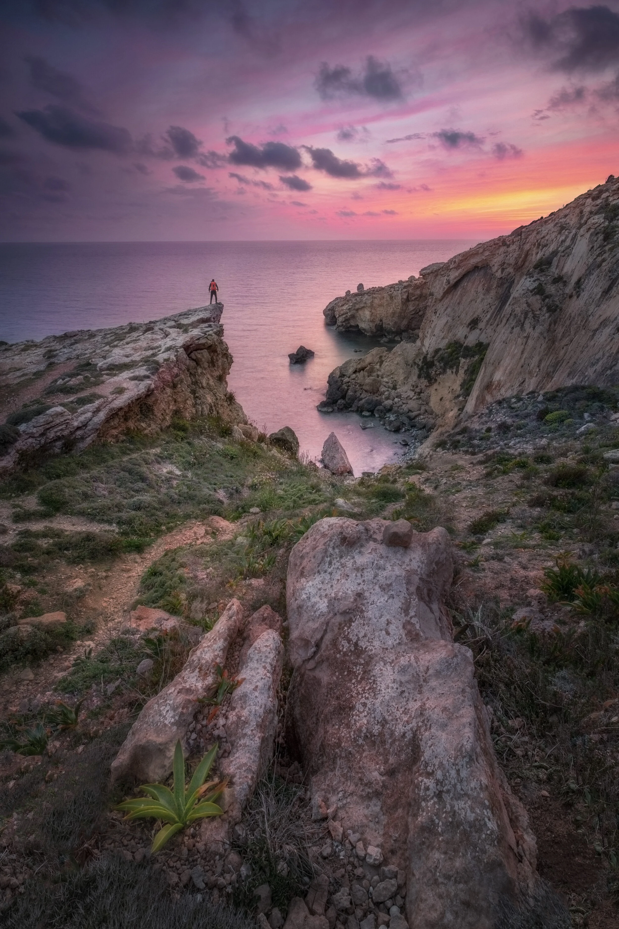 There's nothing more beautiful then finishing the day with a beautiful sunset. This unique feeling of peacefulness  truly get you in a sate of meditation wondering the vastness of nature.
 Look deep into nature, and then you will understand everythin