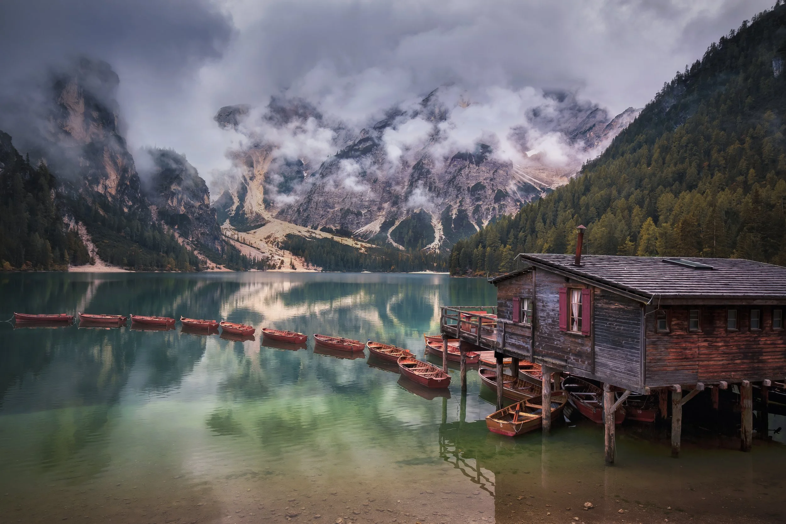 Lago The Braies Boats web.jpg