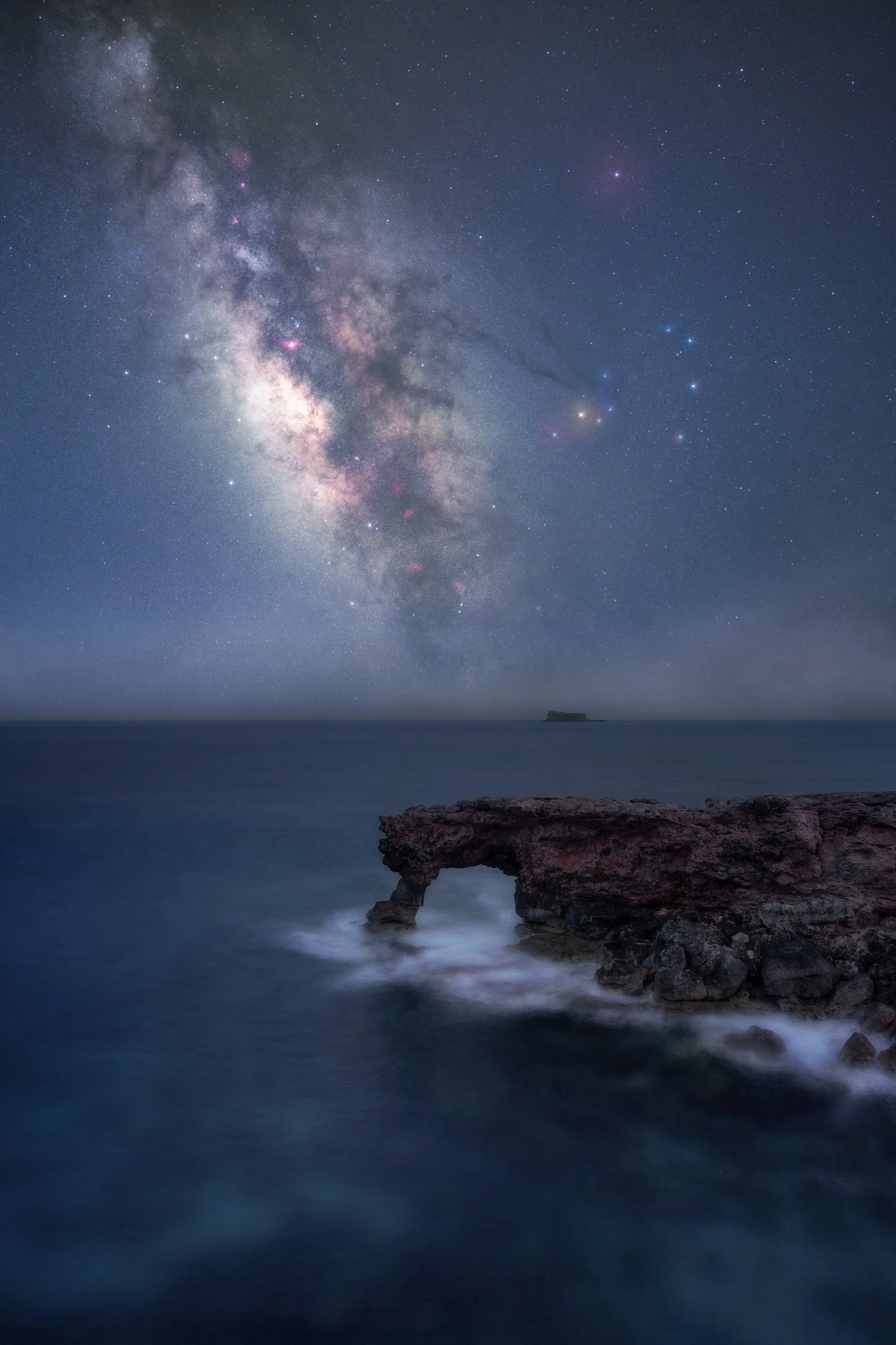 Ras il Mignuna under the Galaxy web.jpg