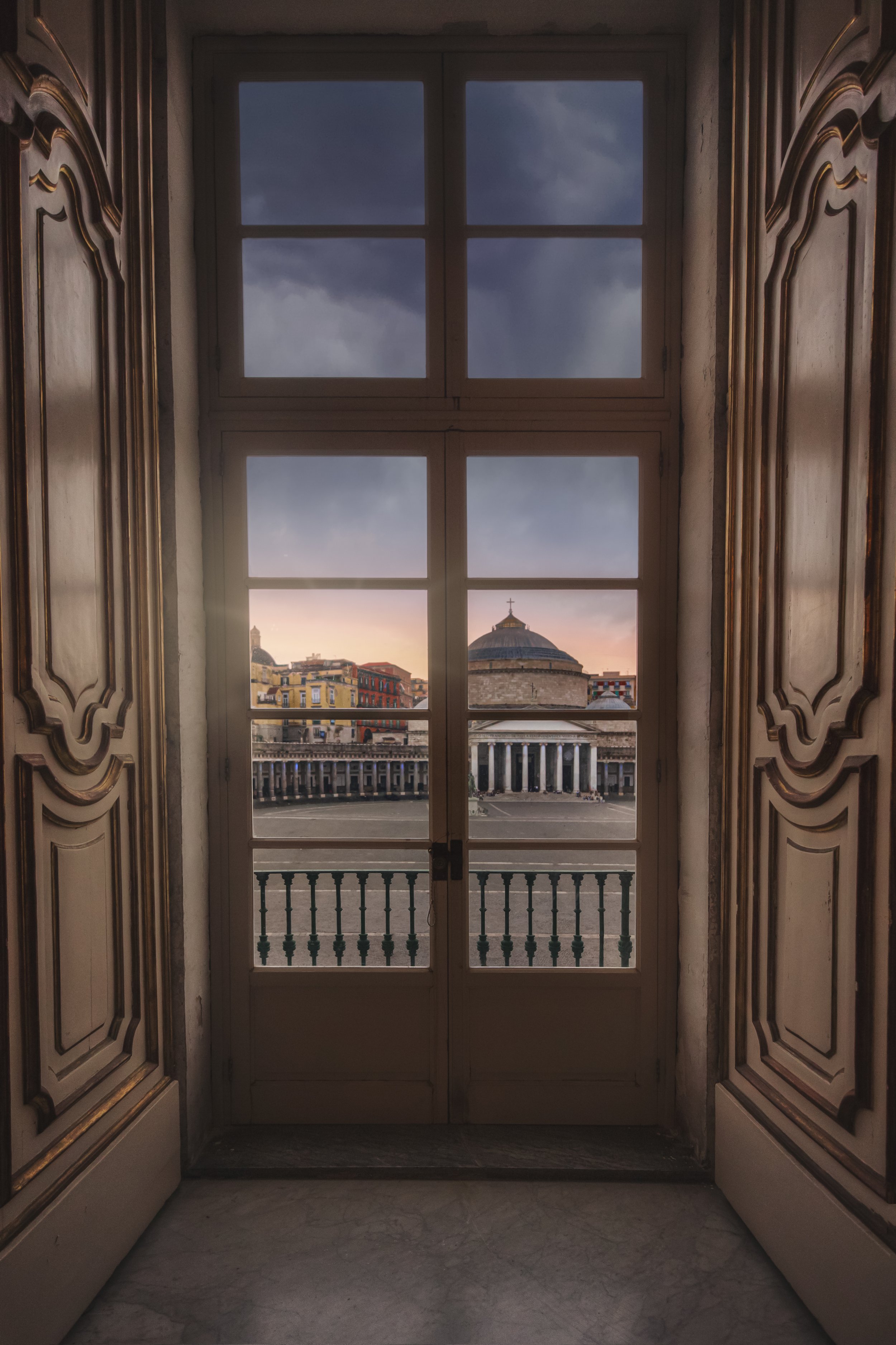 Reflection trought the windows web.jpg