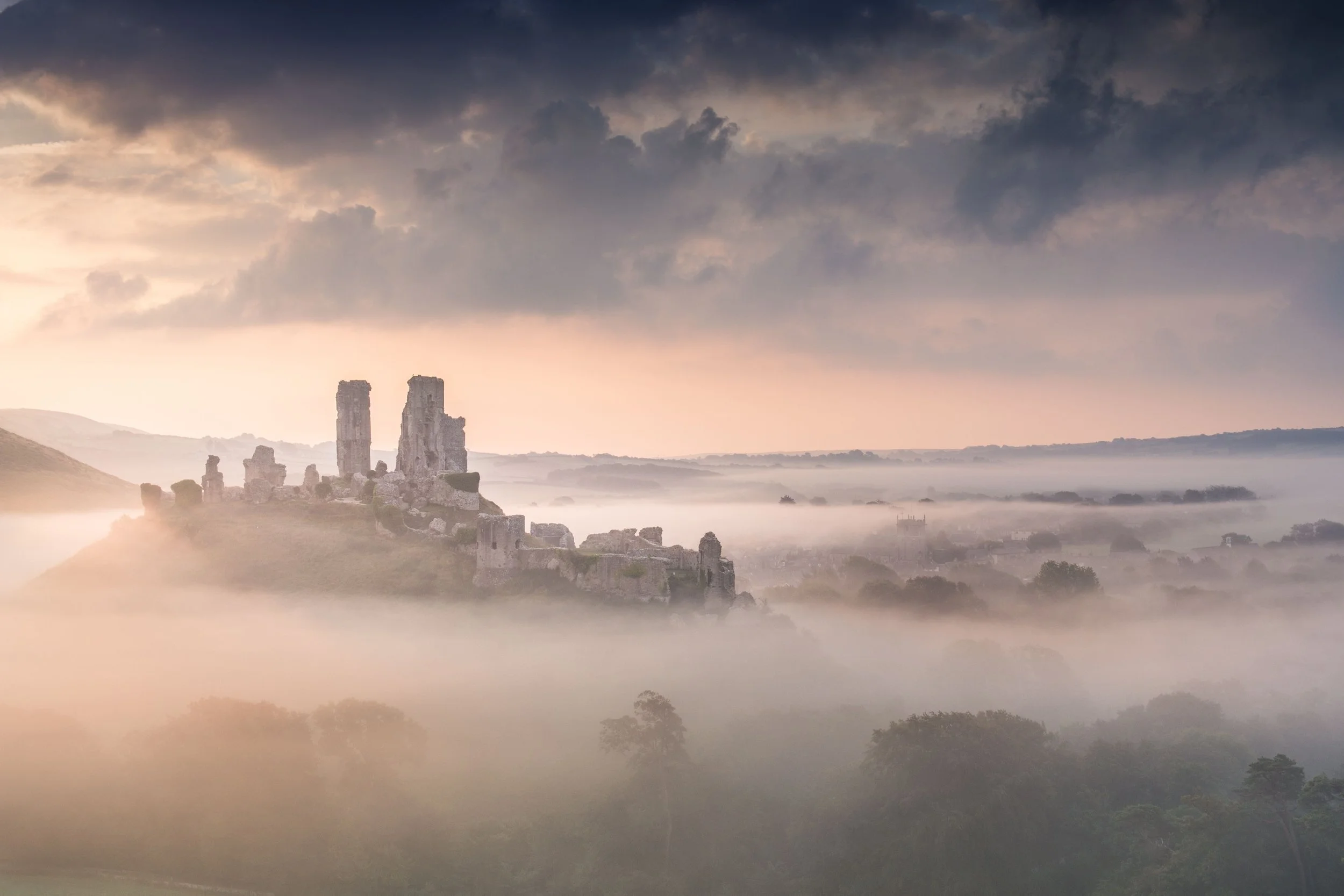 corfe-castle-wallpaper-0ece136ef7b83cd682b69bae20037e27.jpg