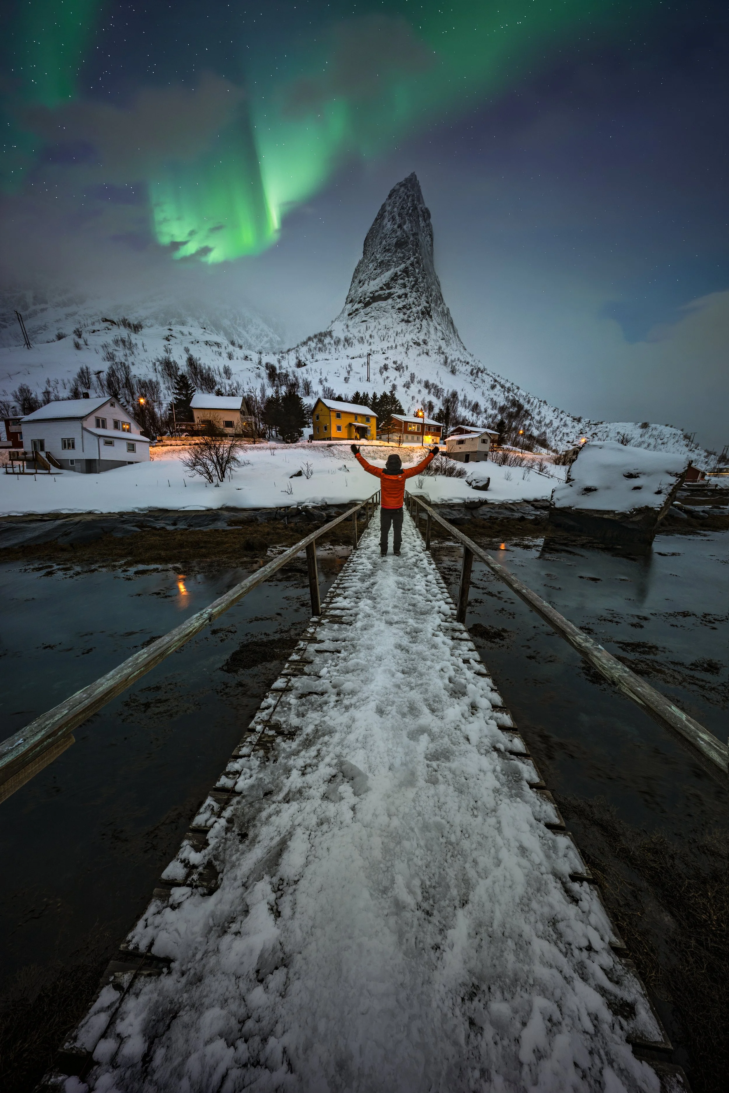 Aurora At Reine Bridge web.jpg