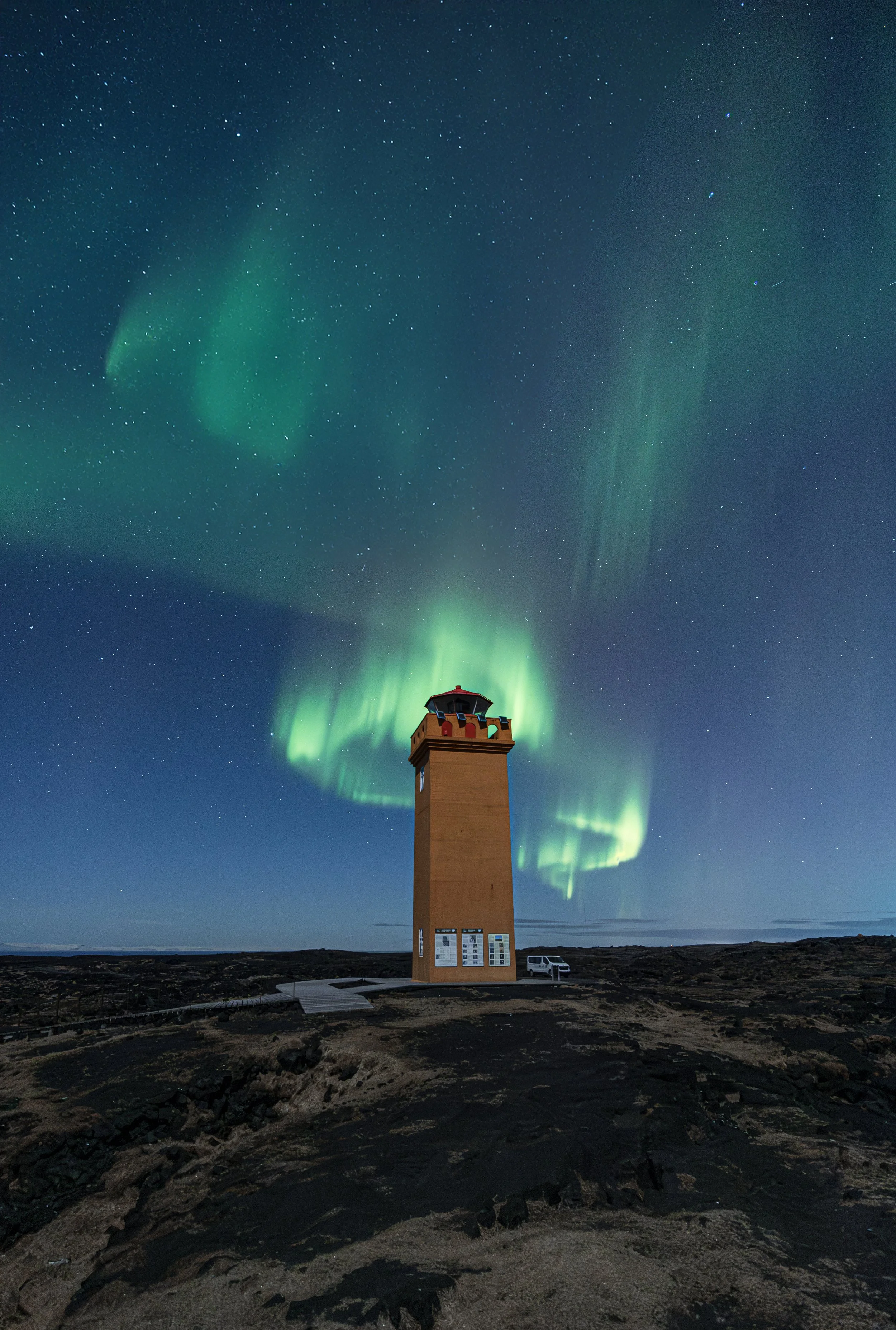 Svortuloft Lighthouse Aurora web.jpg