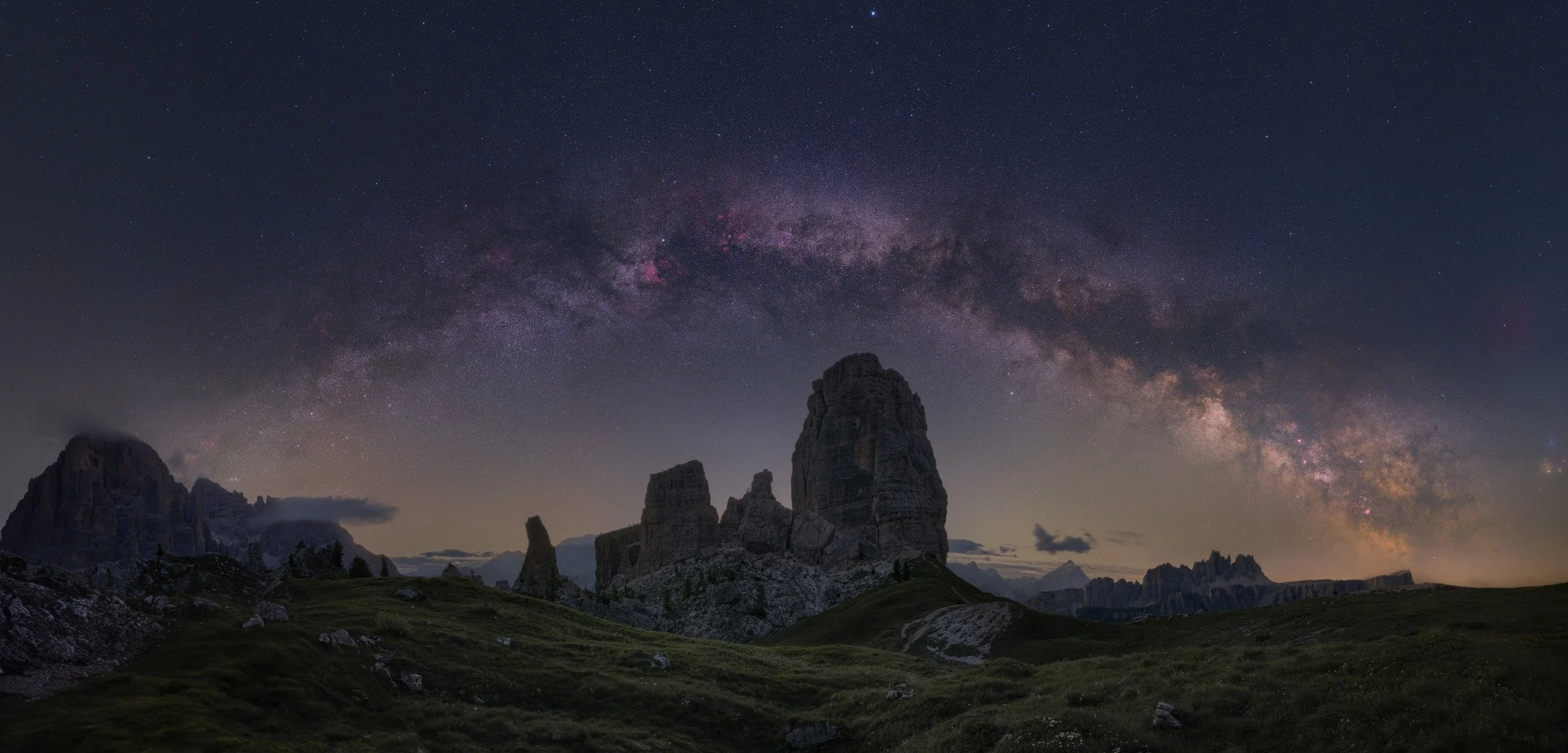Chinque torri Milky Way Panorama web.jpg