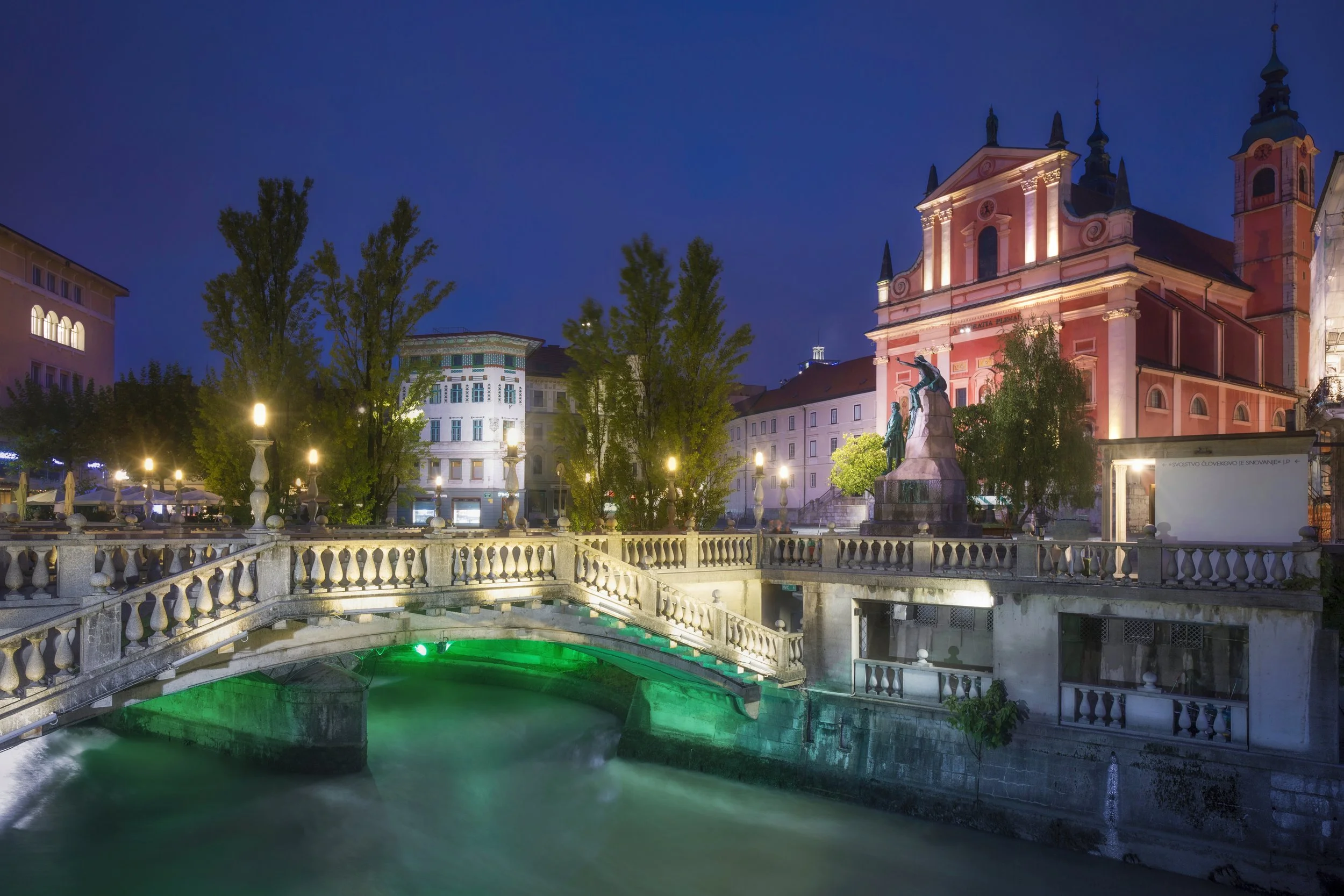 The famous bridge of  lublijana web.jpg