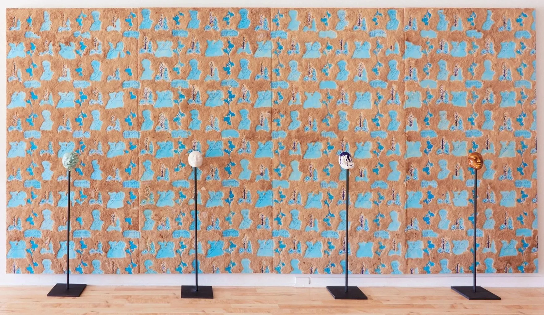 LaRissa Rogers,  Textures of Enfleshment (a silent viewer) , 2023, brown sugar-encrusted hand-painted wallpaper panels, acrylic, porcelain, candied brown sugar, 8 x 16 feet, photo by Megan Hale, image courtesy of MCLA 51 Gallery

