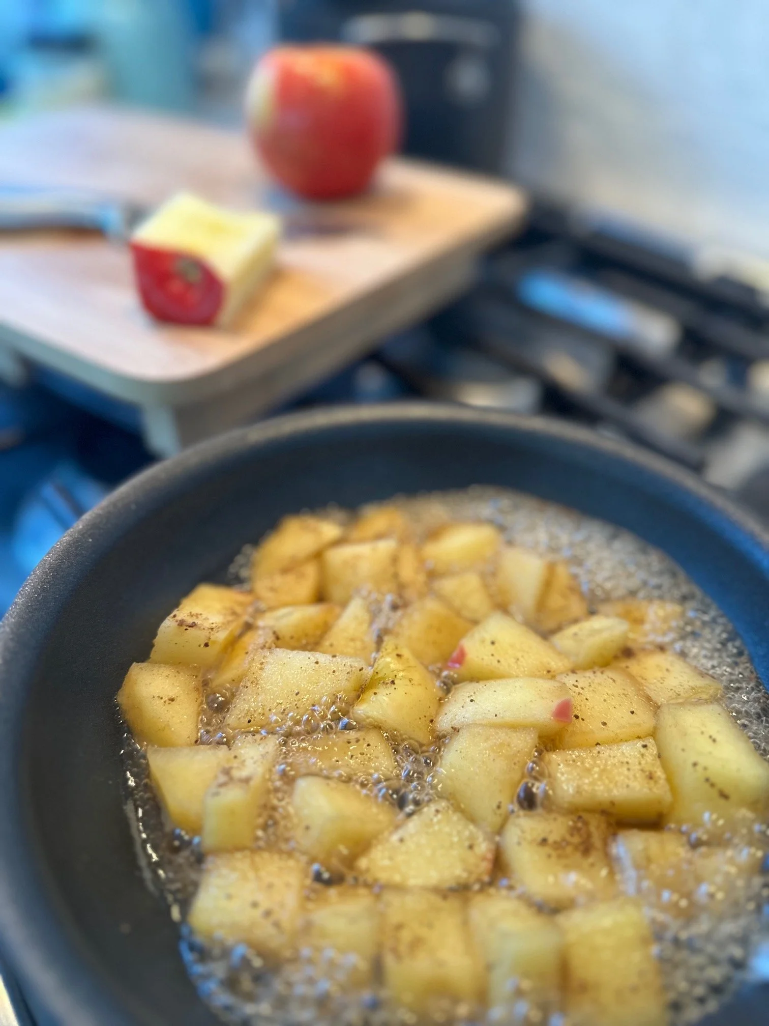 Cooked Apples with Cloves