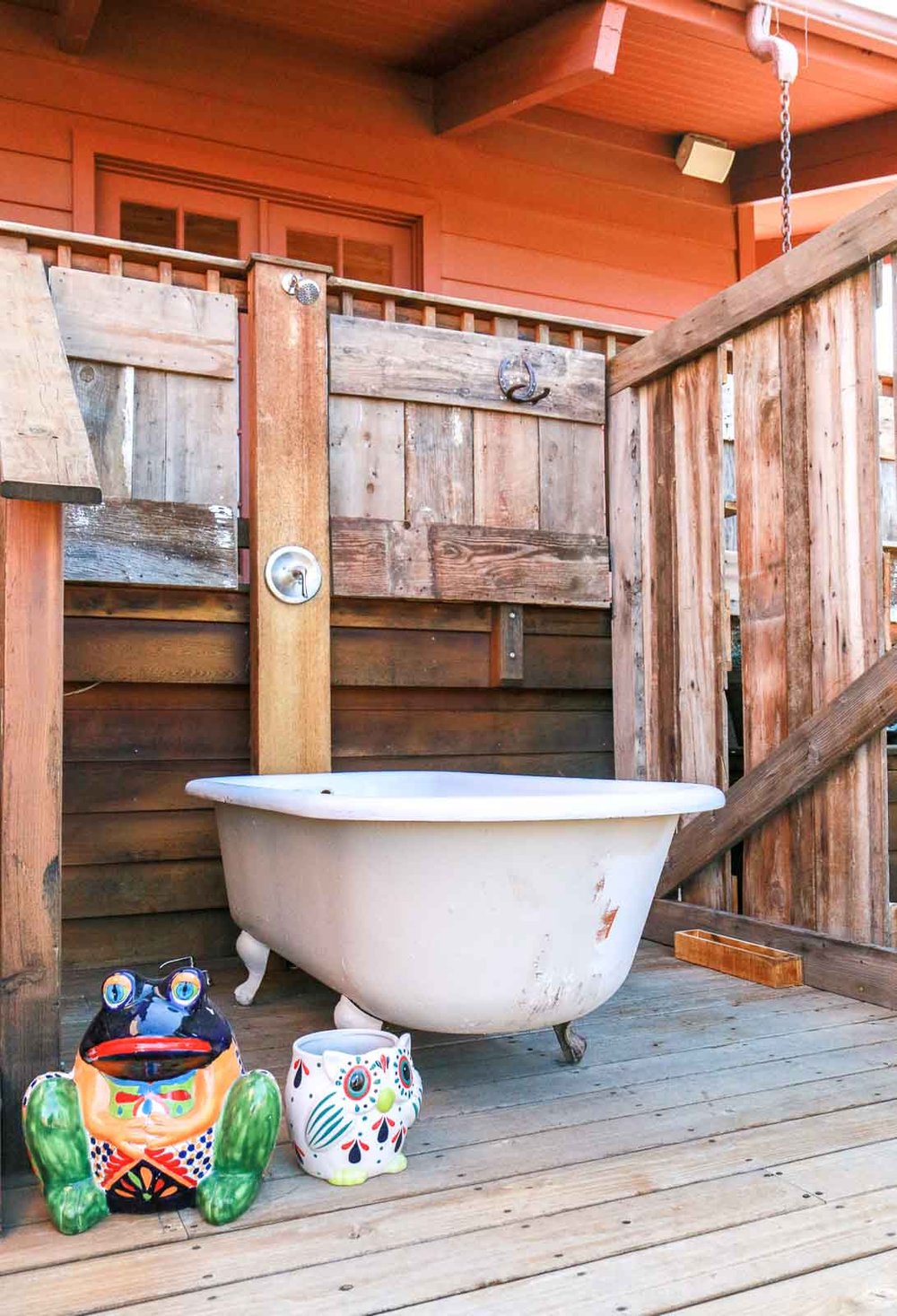 outdoor claw-foot soaking tub