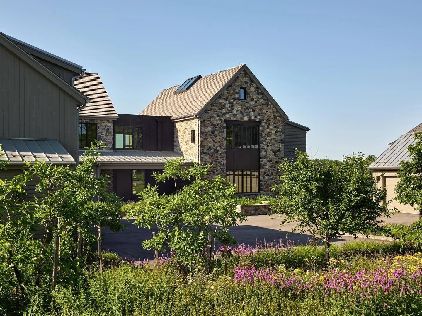 &quot;Black Bird&quot; project. Drawing from existing stone structures in Pennsylvania, three stone buildings merge with modern glass connectors.