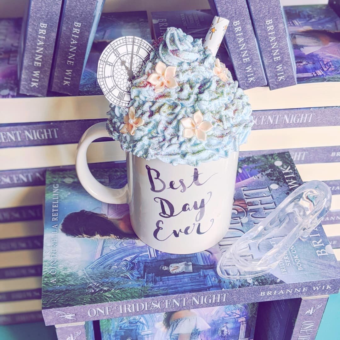 This absolutely perfect mug topper by @fabletops

QUICK UPDATE:

💜 Last week I held my very first book signing! Not only did we have a blast, but I'm still pinching myself to believe that it really happened. (IT WAS SO MUCH FUN!)

- Signed copies ar