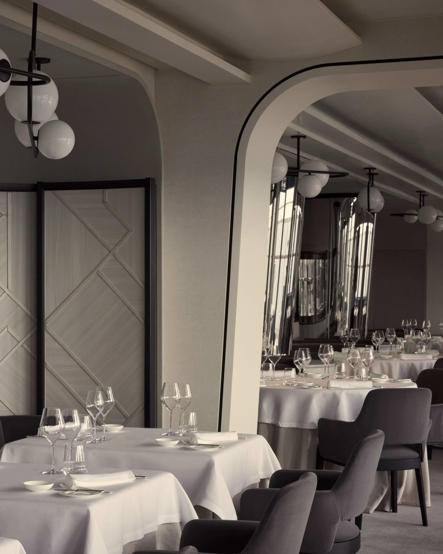 Embark on a gastronomic journey at Anthology, Explora Journeys' signature fine-dining venue where refined Italian cuisine is elevated by the creativity of Chef Franck Garanger.
Contact me to discover more about our dining experiences aboard EXPLORA