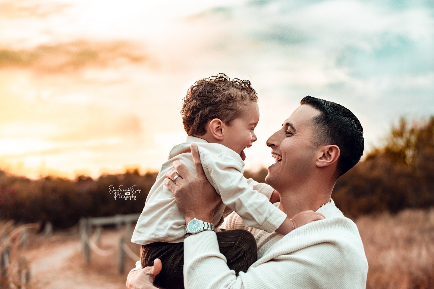 This may be my fave sunset session yet! So much fun and the sky was outrageous that night ☀️ If you missed fall family photos this year - let&rsquo;s get you on the calendar for spring! Outdoor sessions book up quickly so please don&rsquo;t wait to b