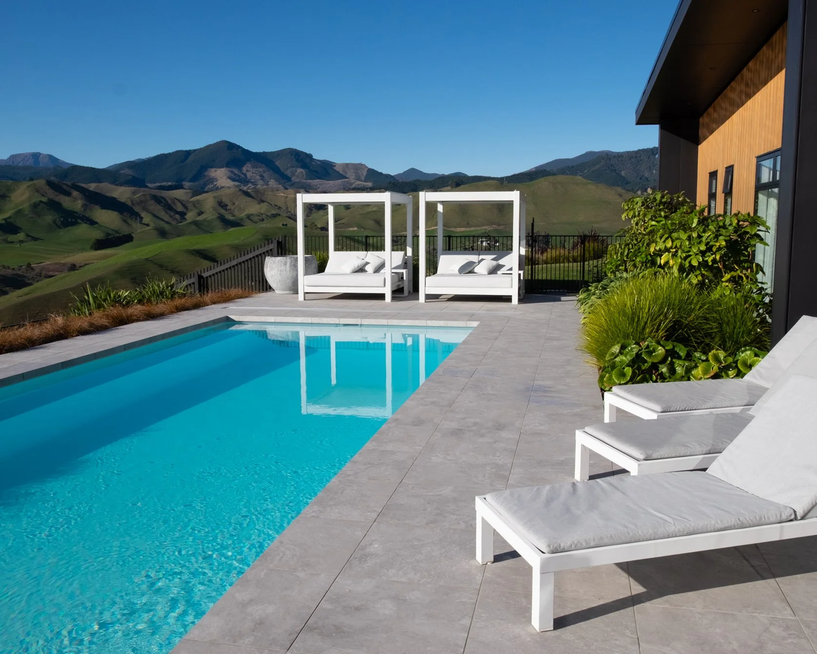 The Richmond Hills offer the perfect backdrop for this stunning pool! 🌄
Pavers: @ssl_distributors