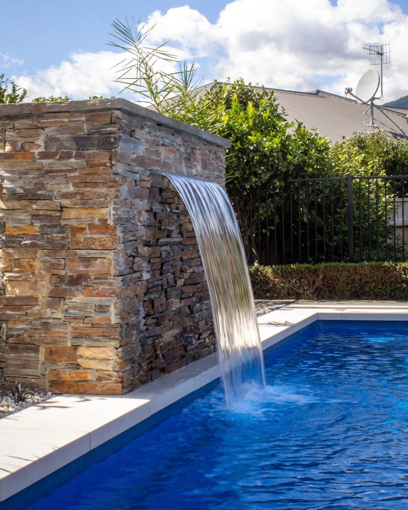 Why not transform a plain poolside with a beautiful waterblade like this? Such a simple feature with a big impact! 💧

#nvp #nvpools #newvisionlandscapes #nvl #landscapearchitecture #landscapedesign #nvdesign #teamawesome #teamnvl #nelsontasman #nels