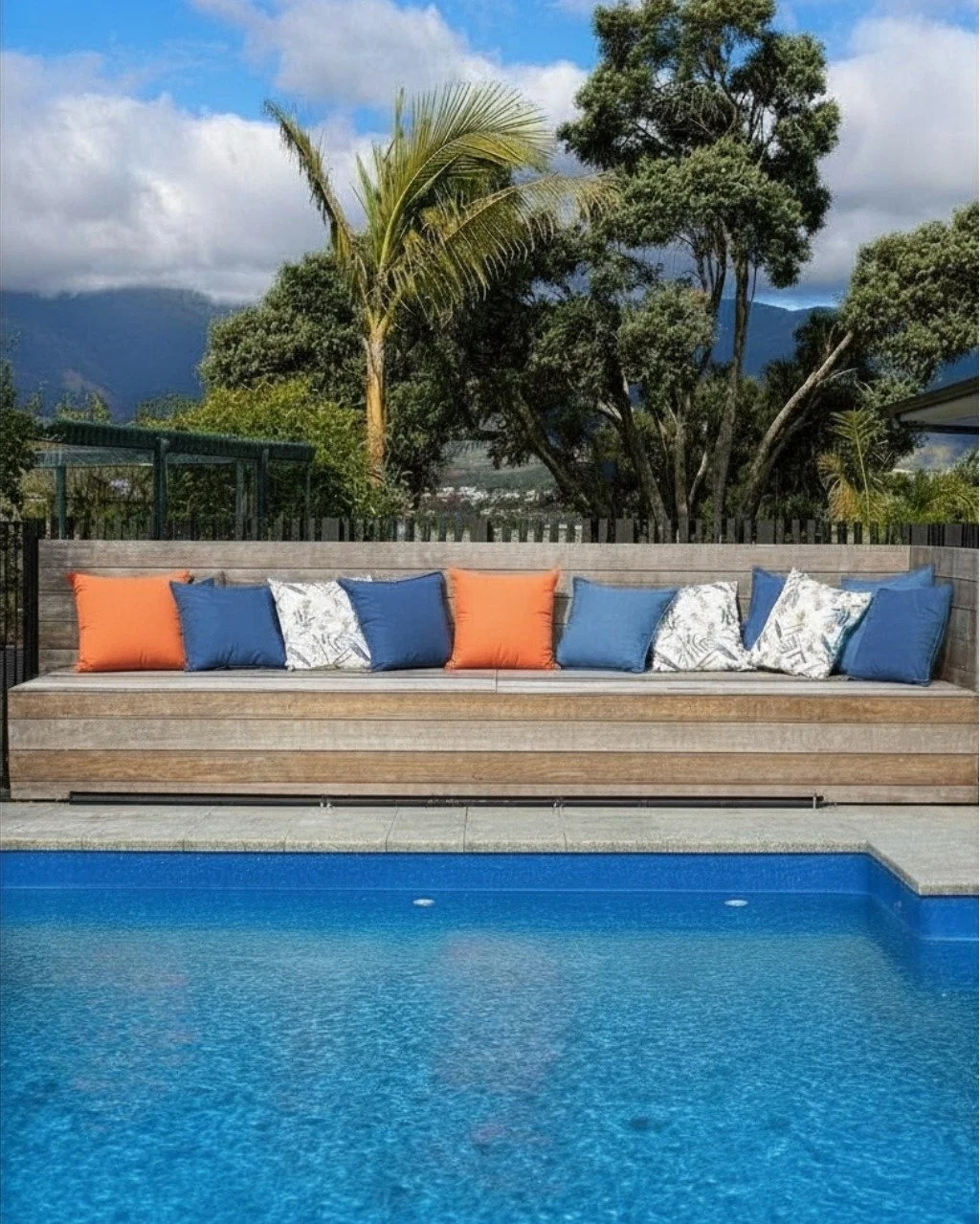 This Kwila integrated seating is designed for slow afternoons by the water while providing storage options with its lift up lid. The perfect spot to dry off, relax, and take in the view. 

#nvp #nvpools #newvisionlandscapes #nvl #landscapearchitectur