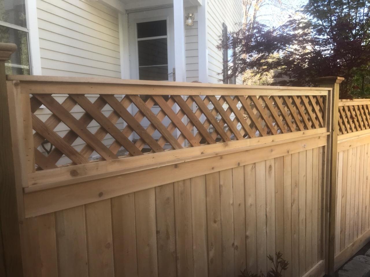 Tongue & Groove Good Neighbor Panel with Diagonal Lattice Topper